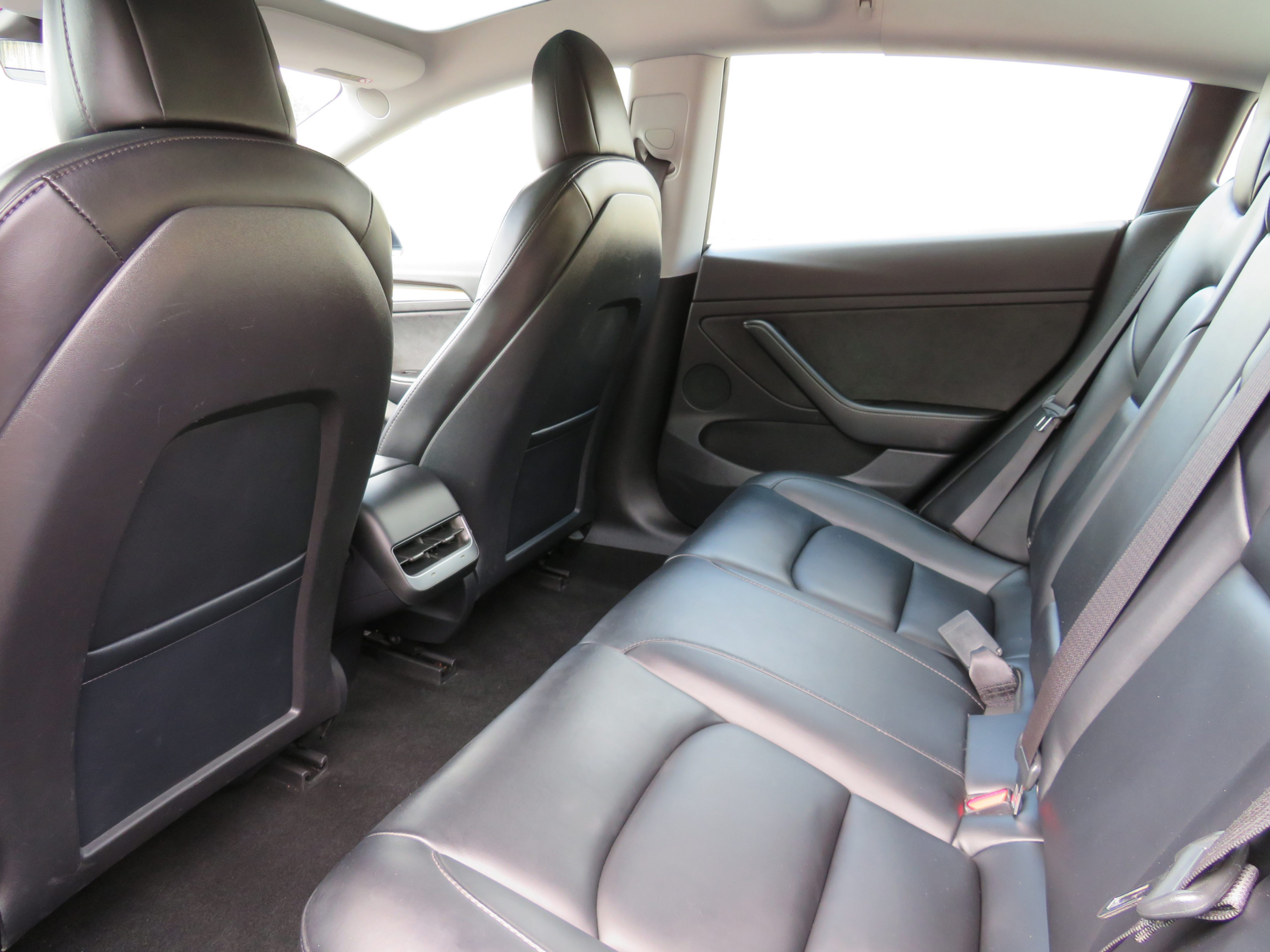 /laautomotive/2021-Tesla-Model3-04839703003647289.jpg