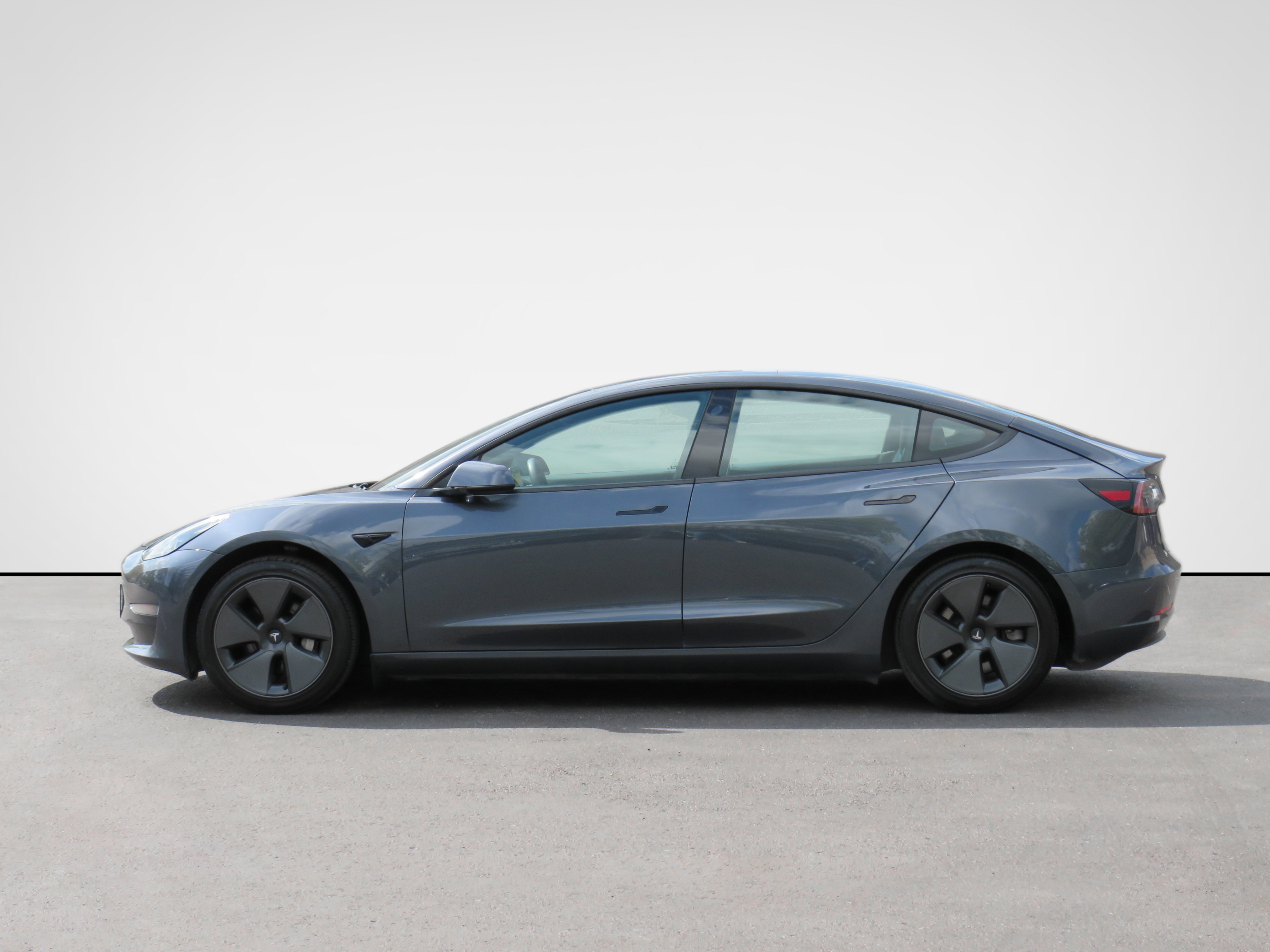 /laautomotive/2021-Tesla-Model3-07598820907166992.jpg