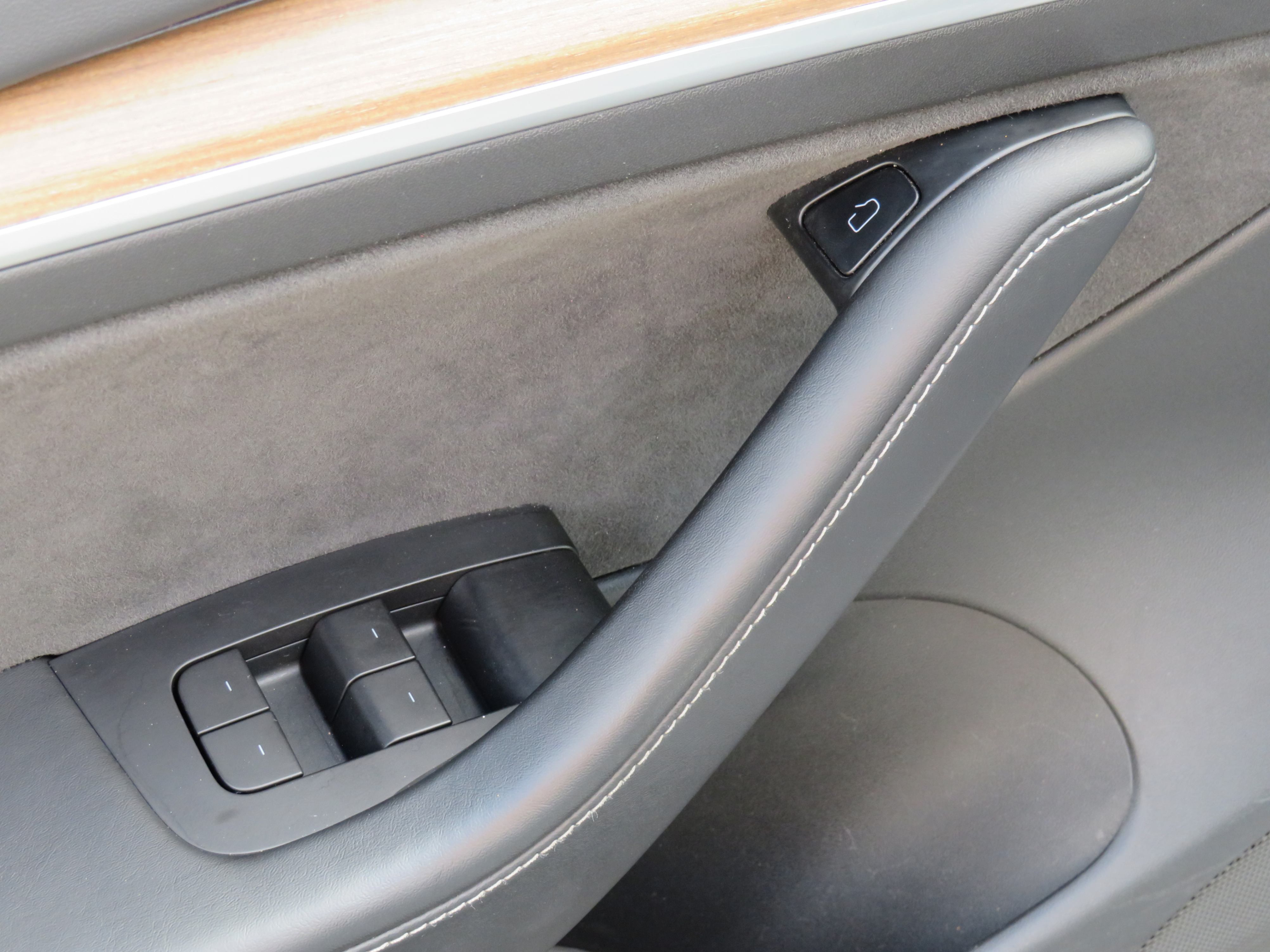 /laautomotive/2021-Tesla-Model3-27503379449353904.jpg