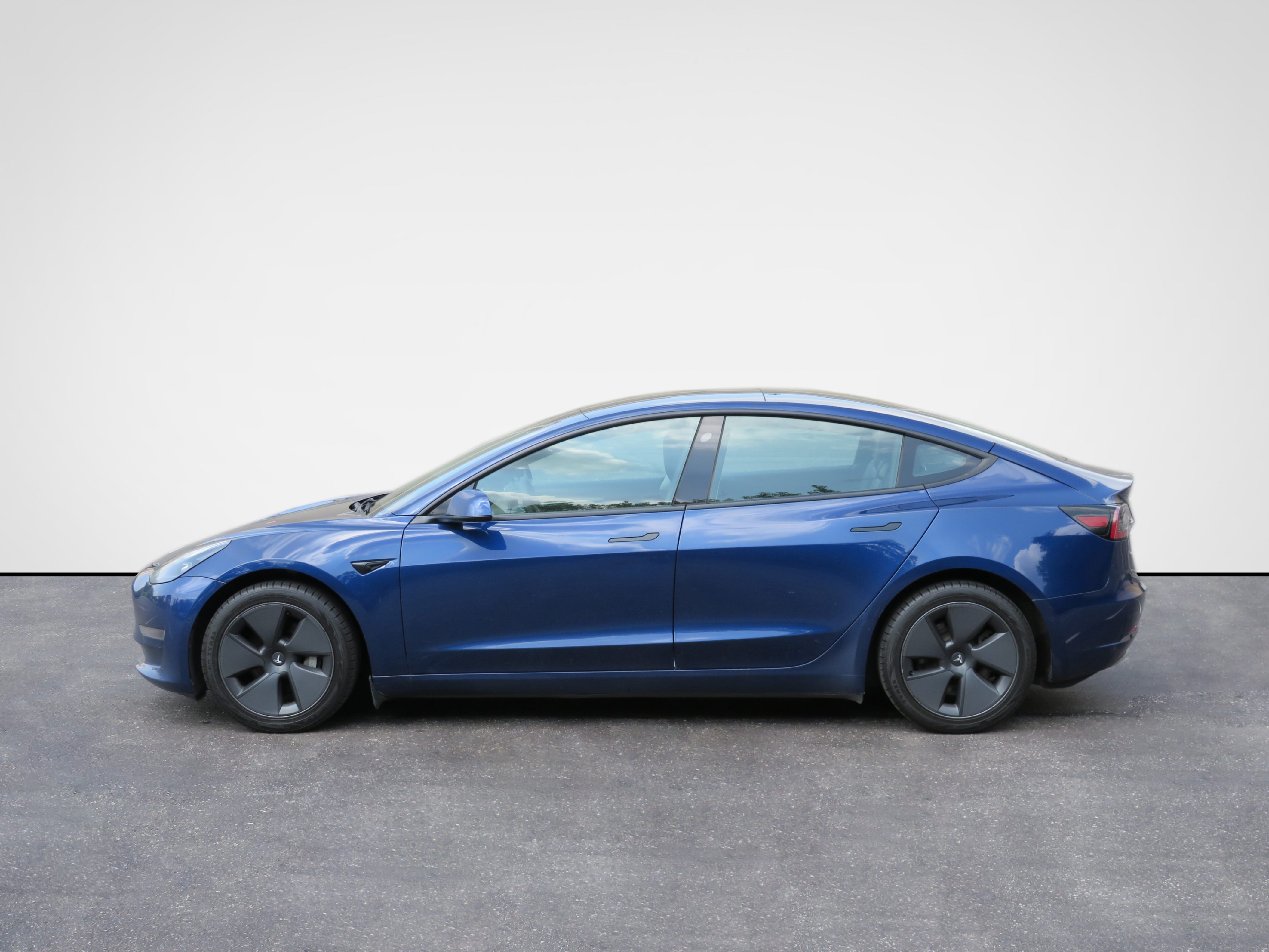 /laautomotive/2021-Tesla-Model3-4121554487105057.jpg