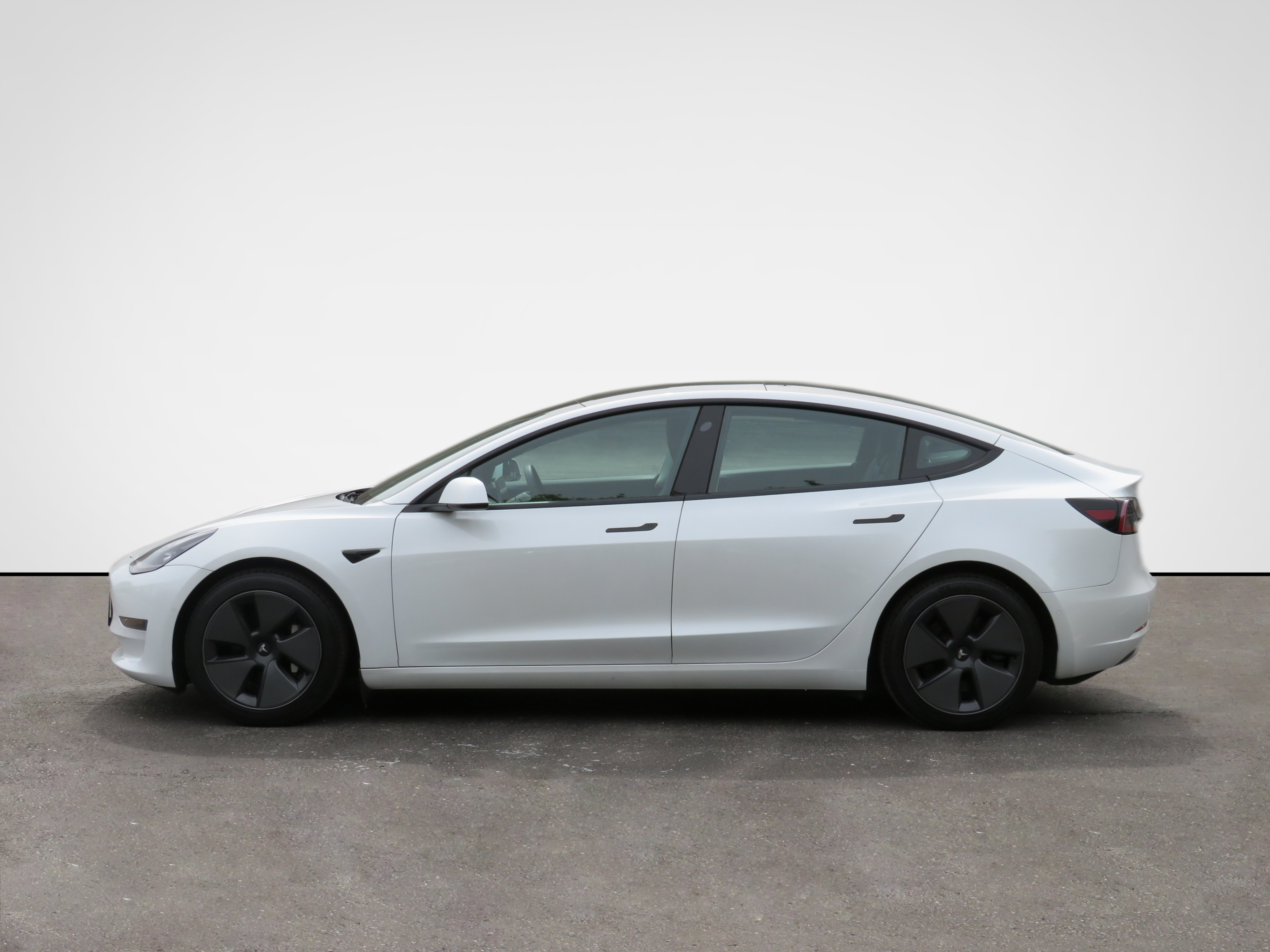 /laautomotive/2021-Tesla-Model3-48806629688469694.jpg