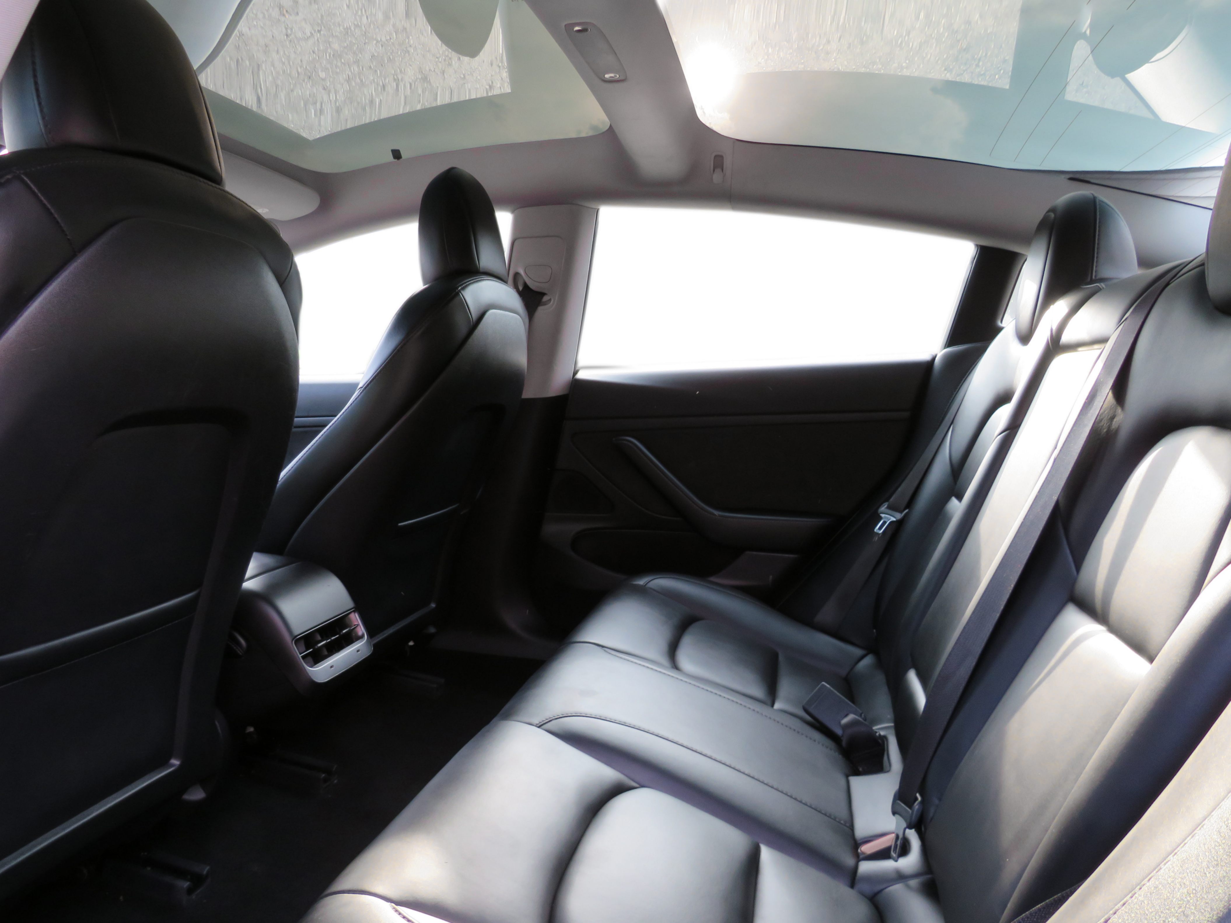 /laautomotive/2021-Tesla-Model3-5542553557152741.jpg