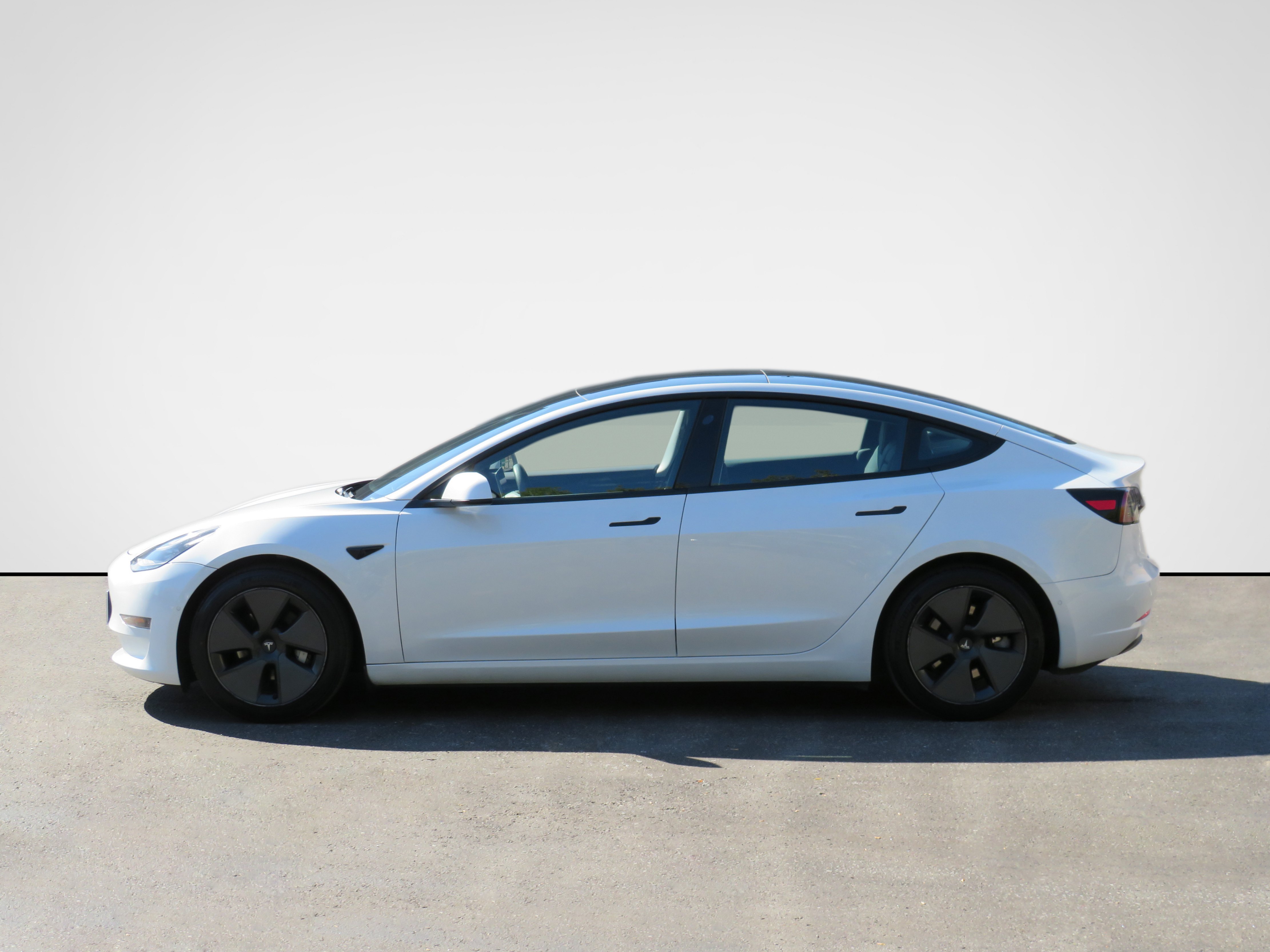 /laautomotive/2021-Tesla-Model3-6649963678477611.jpg