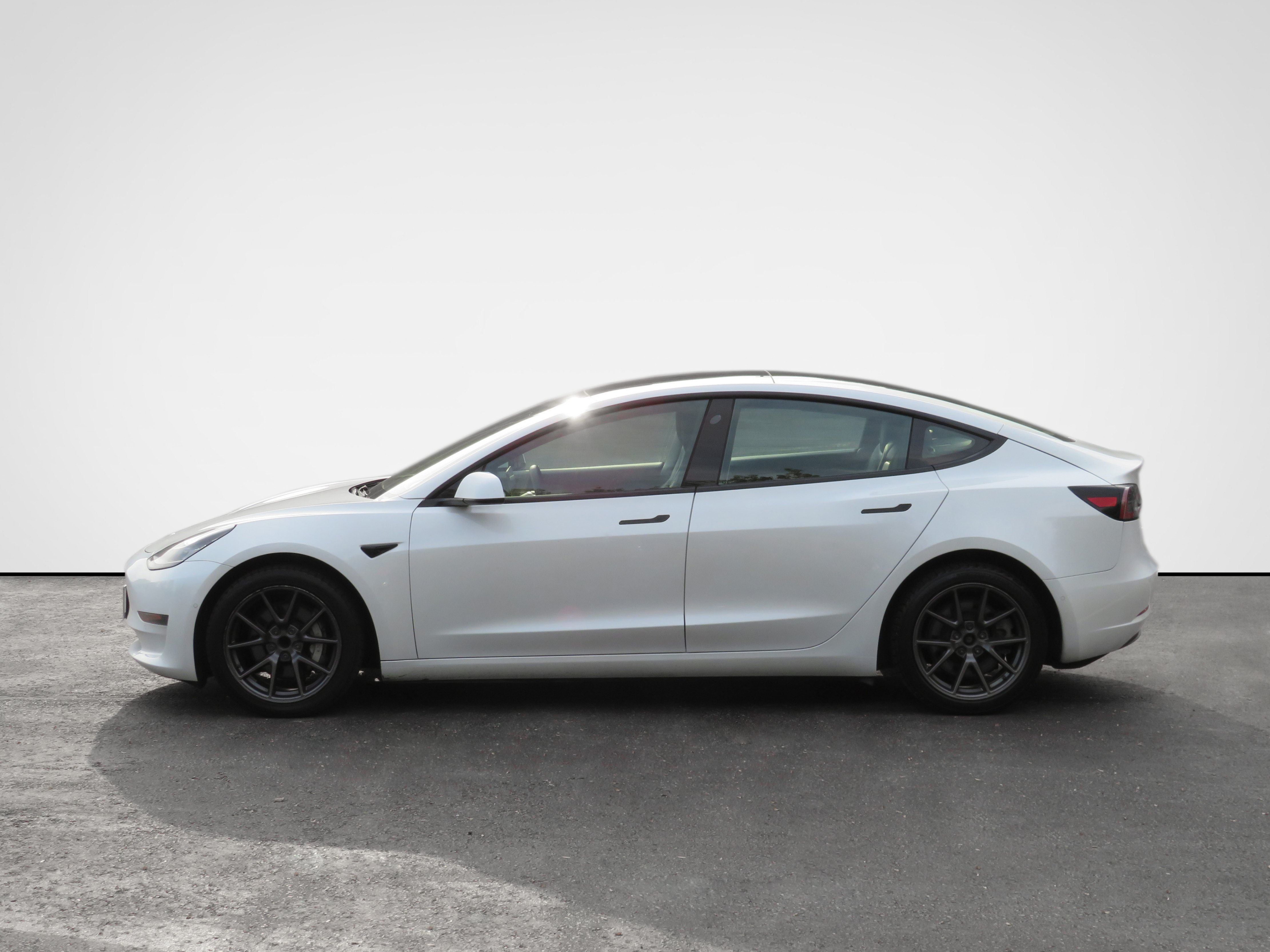 /laautomotive/2021-Tesla-Model3-8327812768961982.jpg