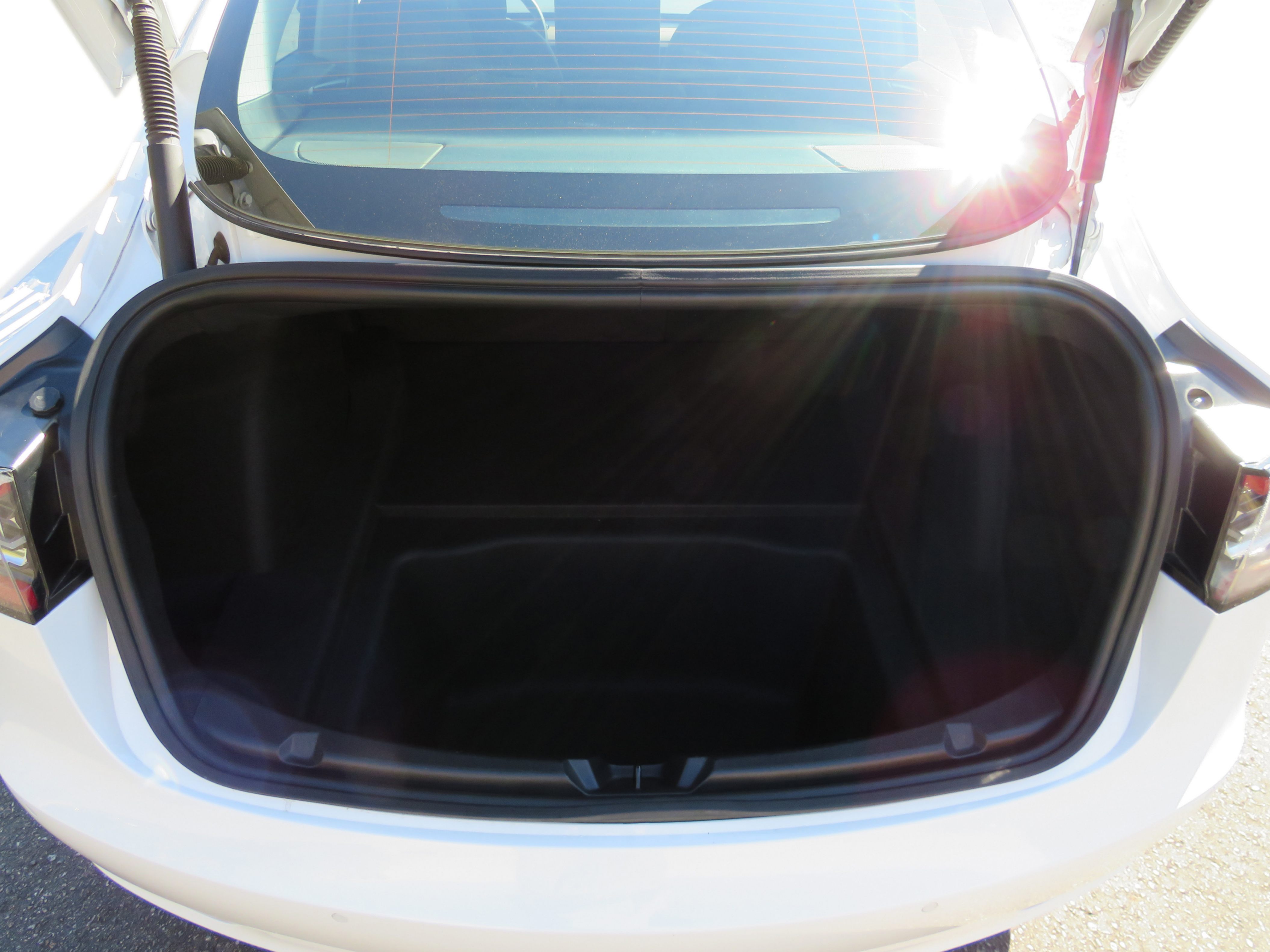 /laautomotive/2021-Tesla-Model3-909260076871099.jpg