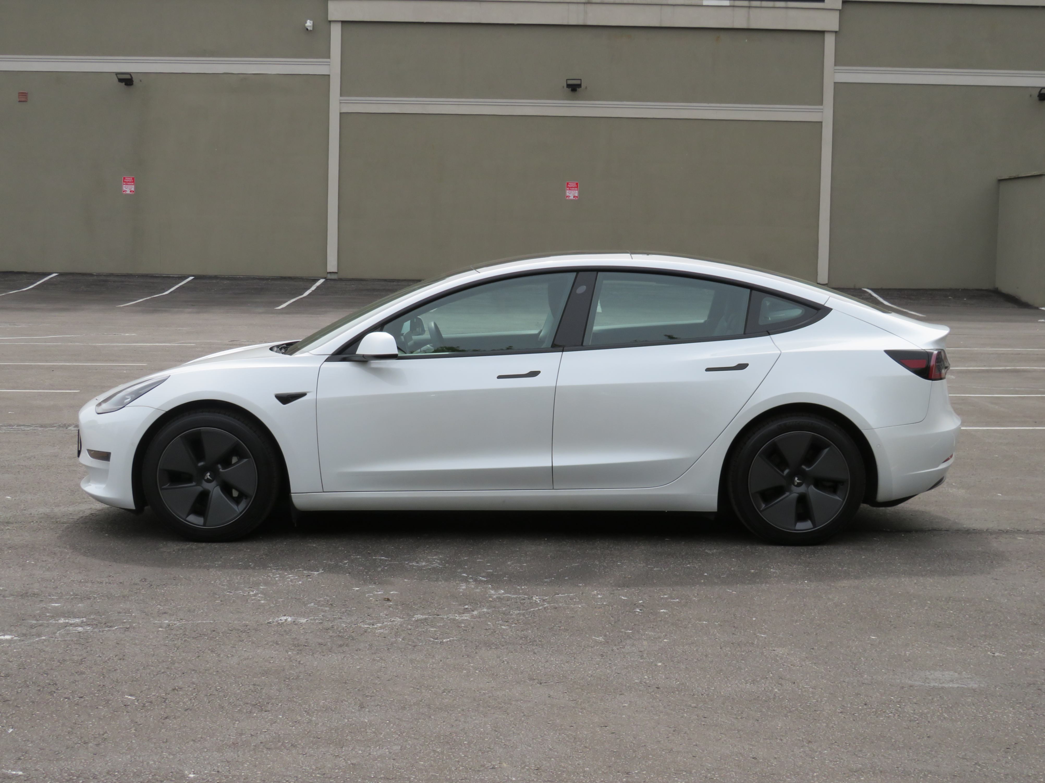 /laautomotive/2021-Tesla-Model3-9462379427469616.jpg