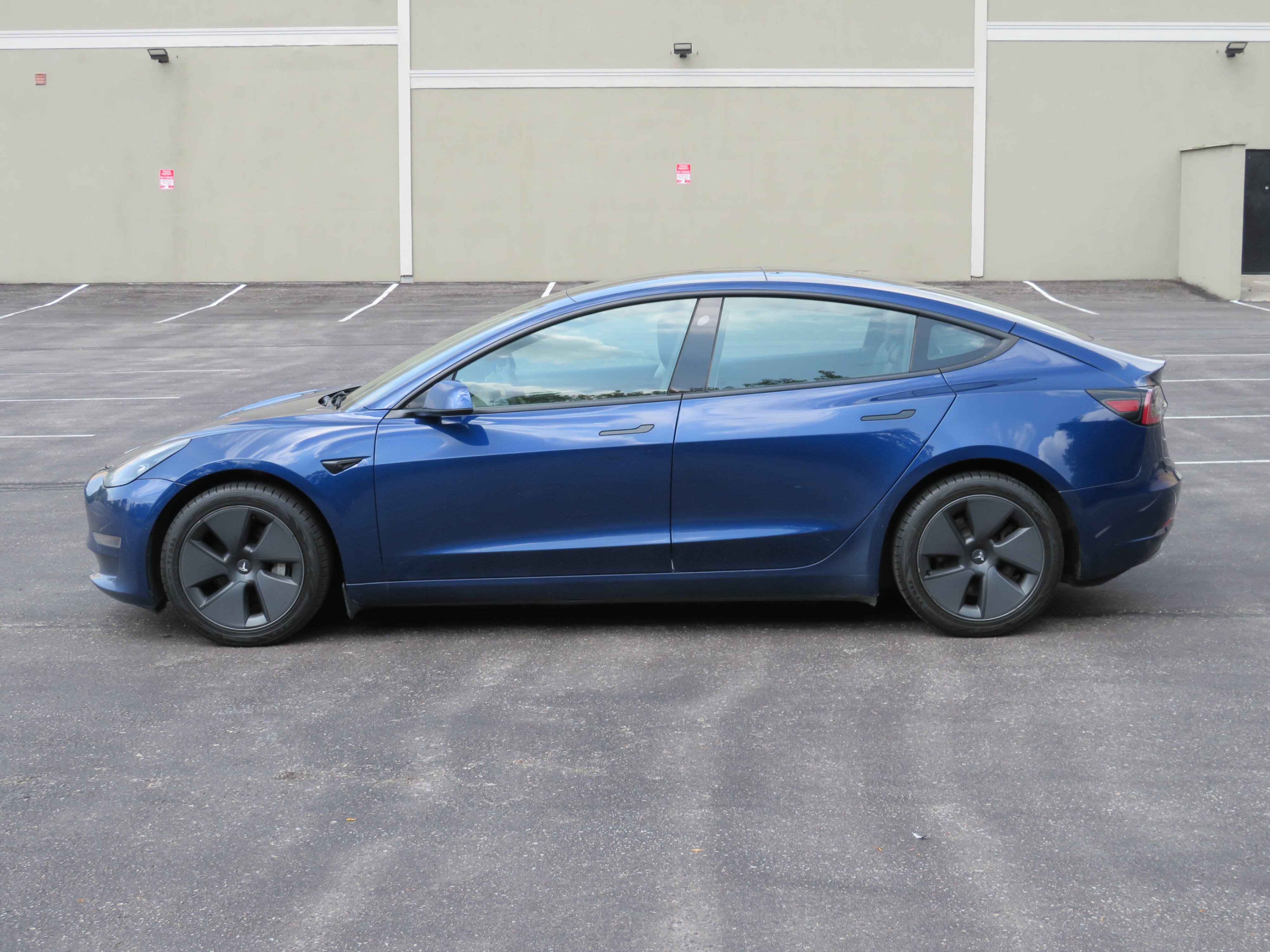 /laautomotive/2021-Tesla-Model3-961694772065188.jpg