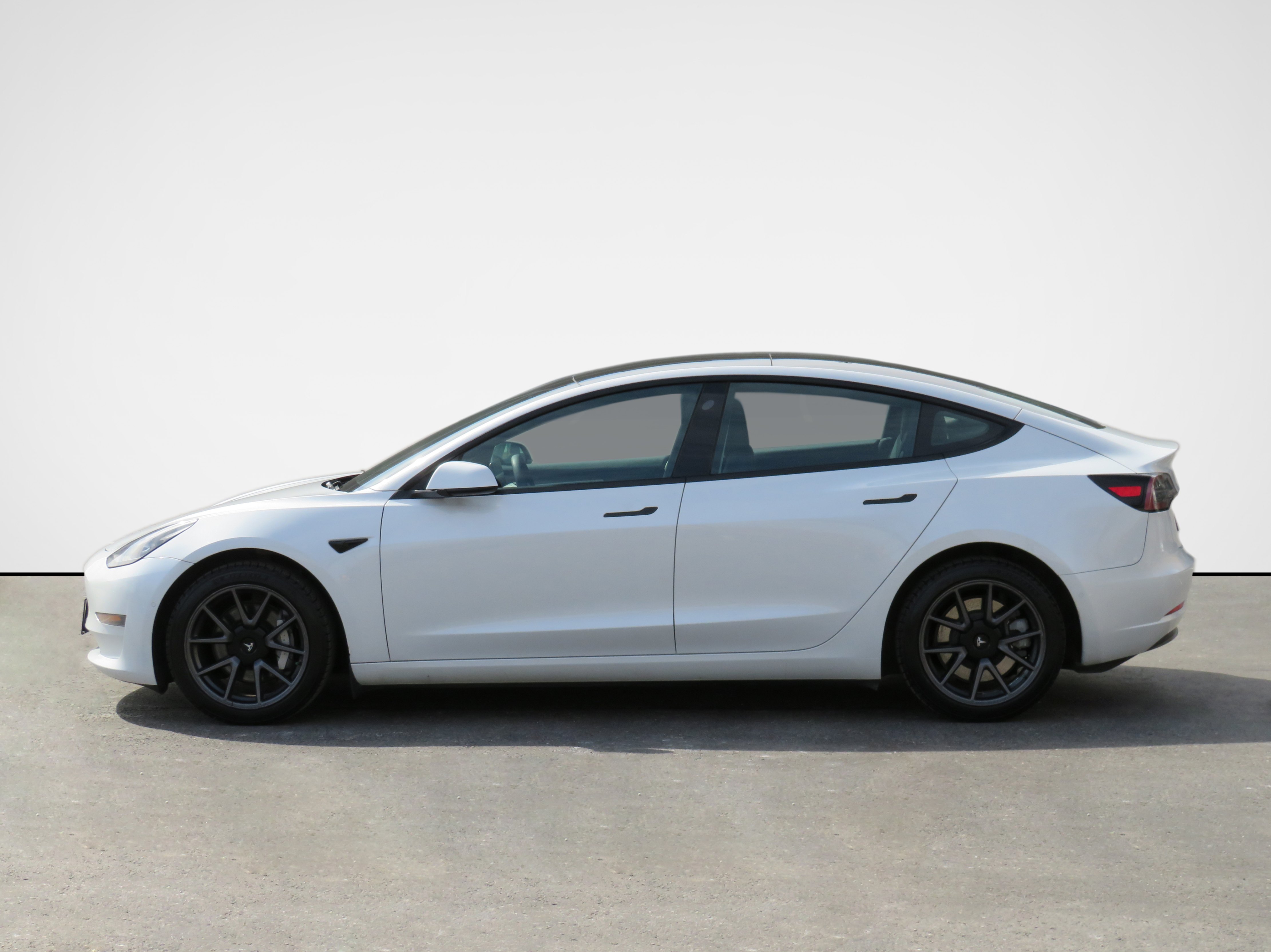 /laautomotive/2021-Tesla-Model3-9791597027949241.jpg