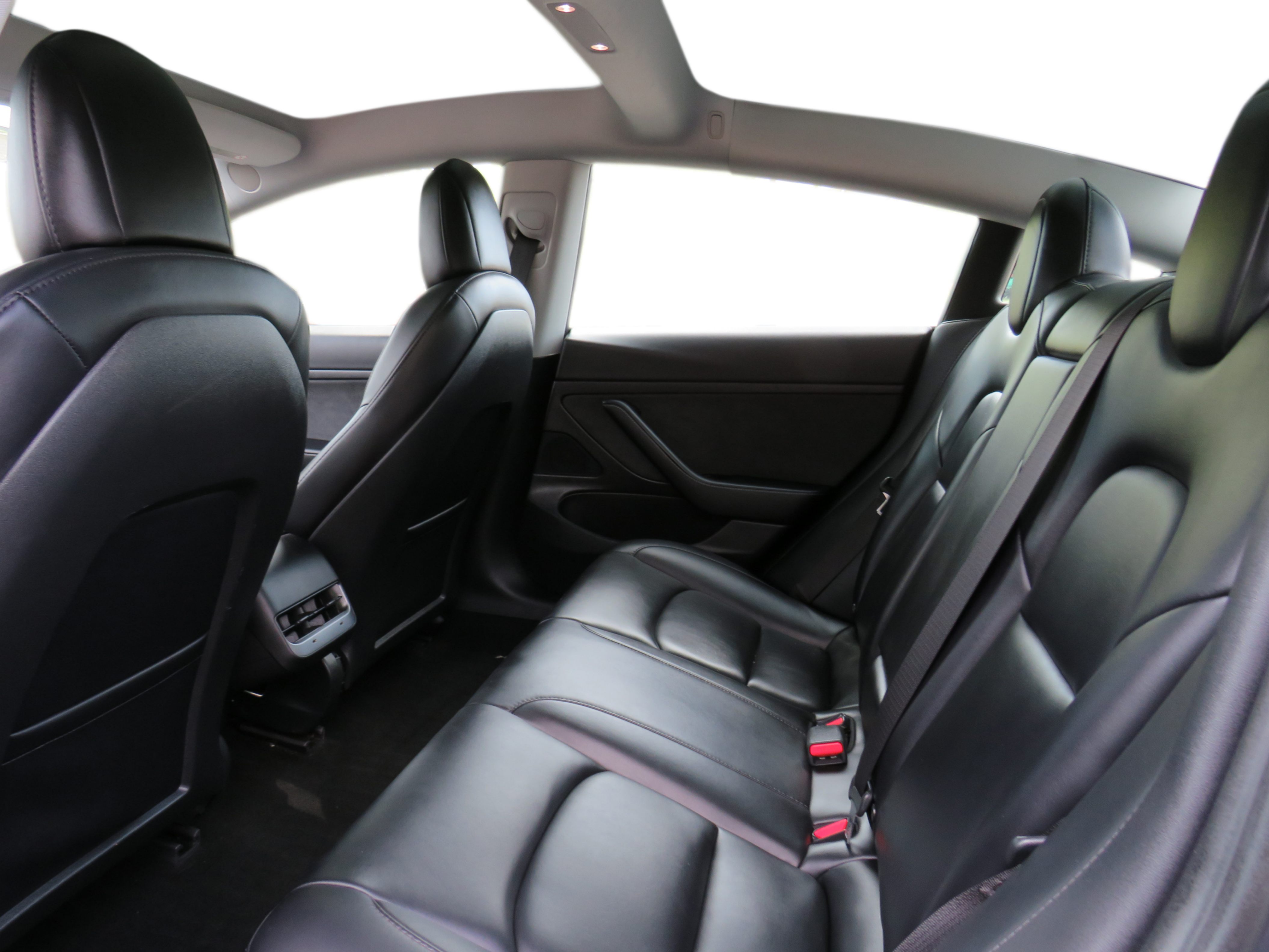 /laautomotive/2021-Tesla-Model3-9853063762525995.jpg