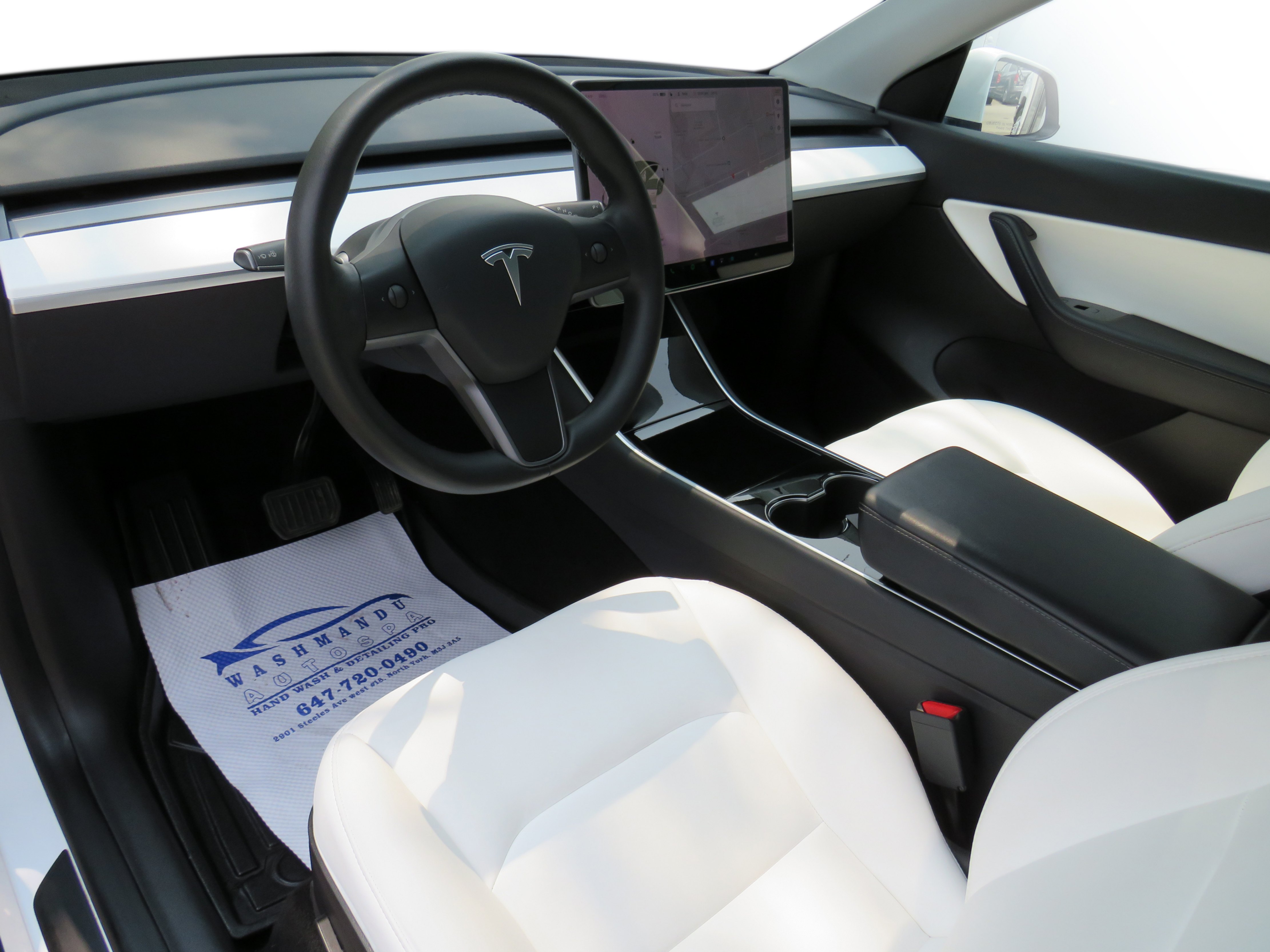 /laautomotive/2021-Tesla-ModelY-045122128939314.jpg