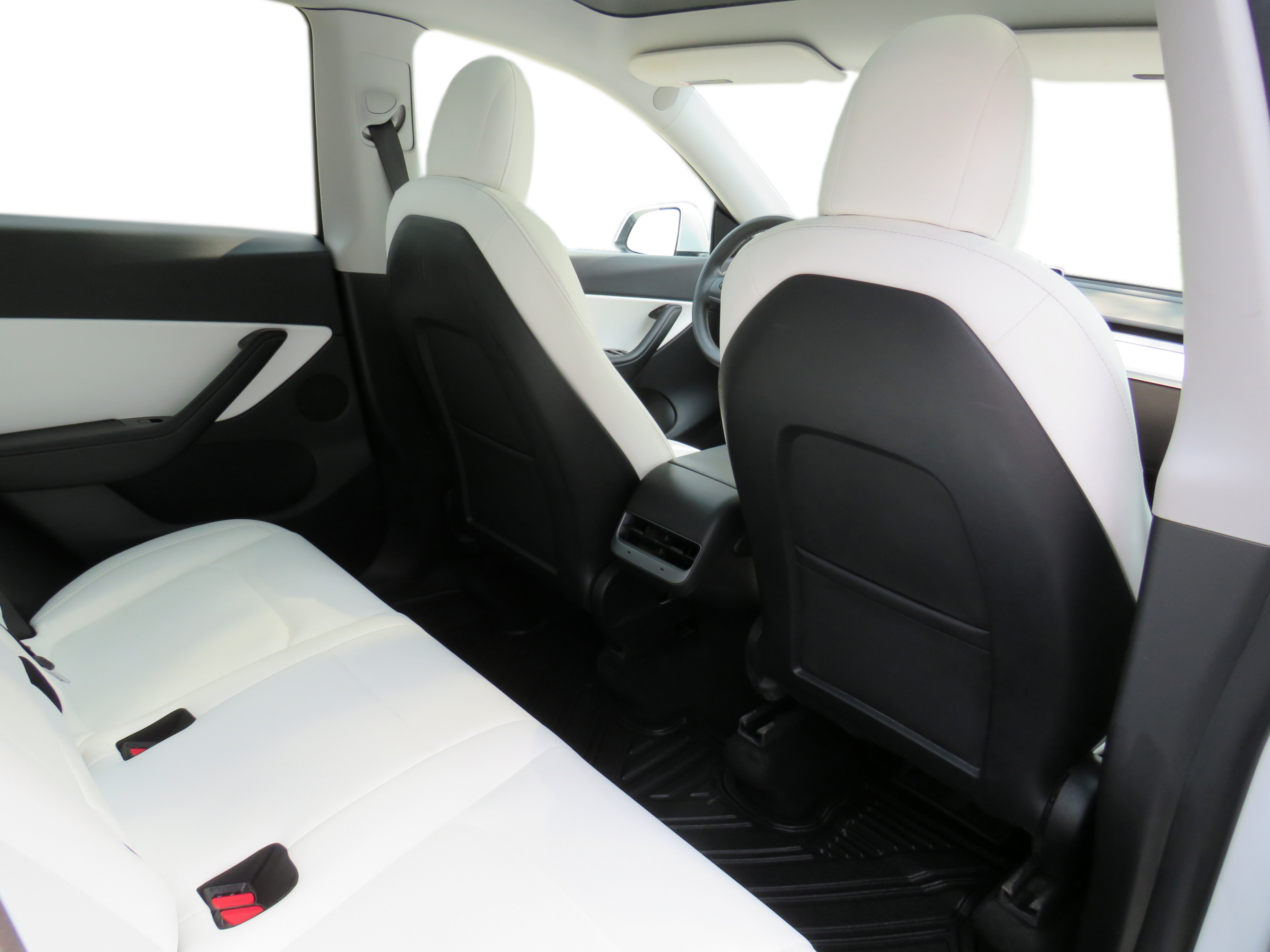 /laautomotive/2021-Tesla-ModelY-3671019186708566.jpg