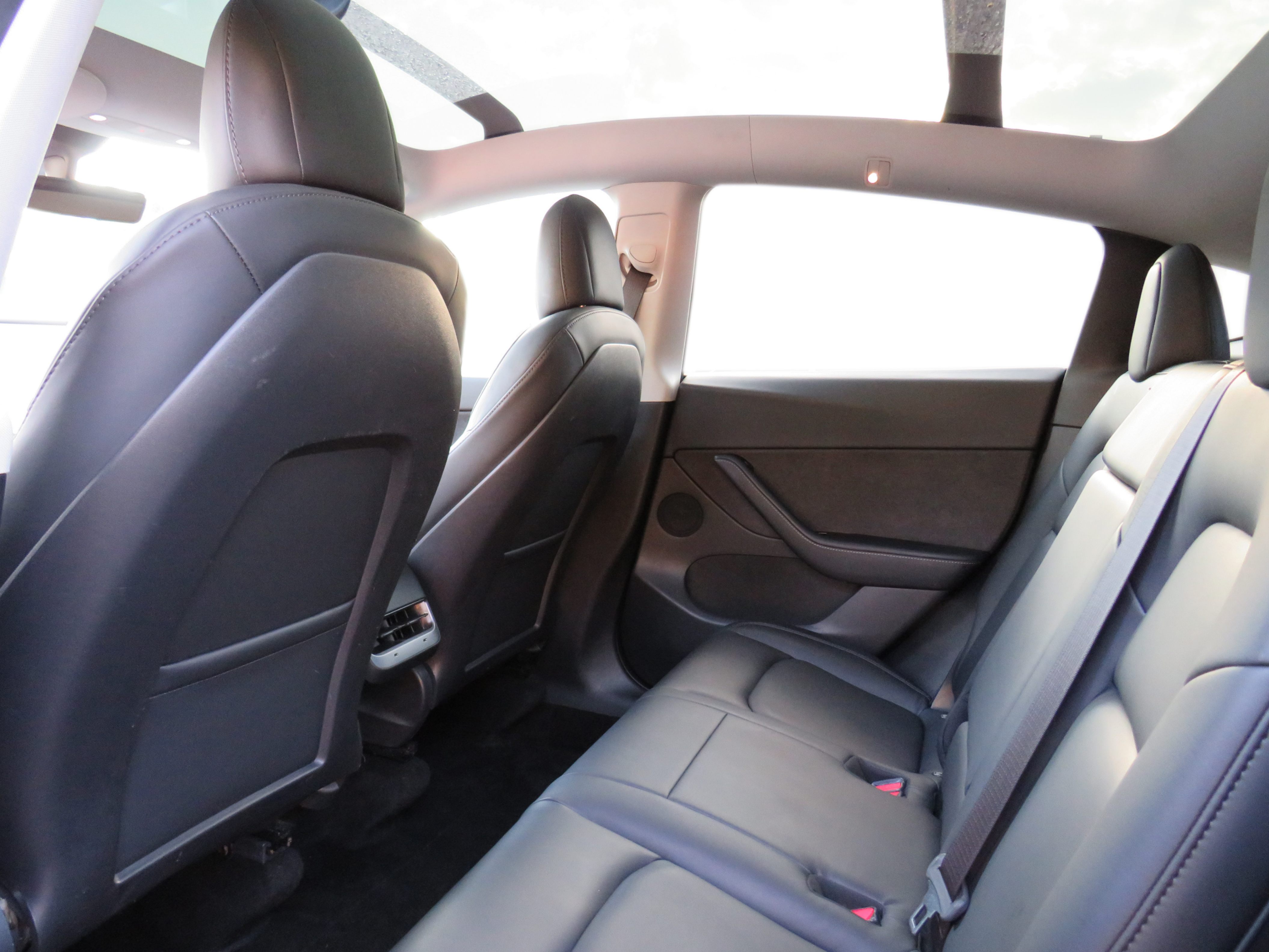 /laautomotive/2021-Tesla-ModelY-543922255290241.jpg