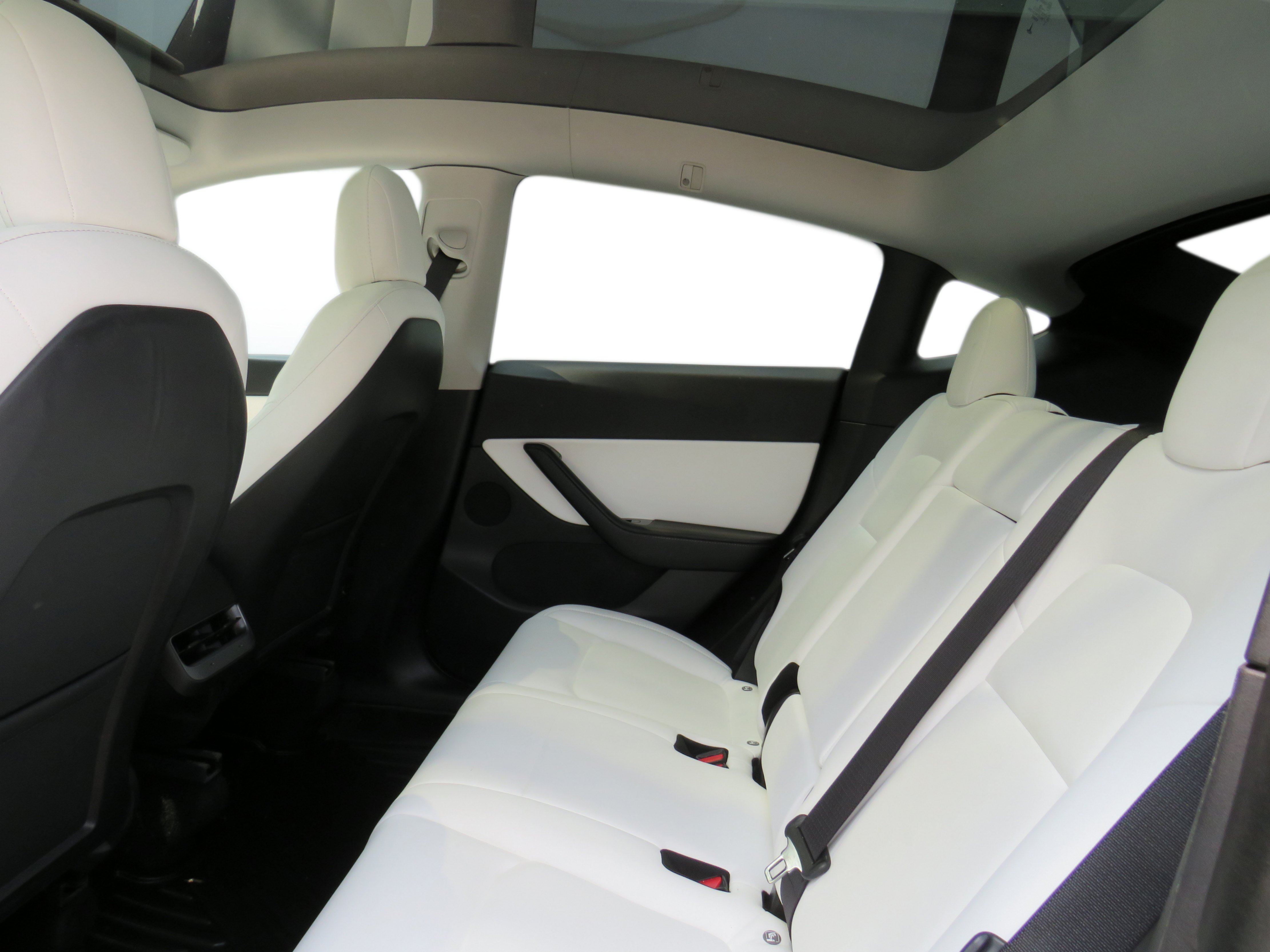 /laautomotive/2021-Tesla-ModelY-60793199453044.jpg