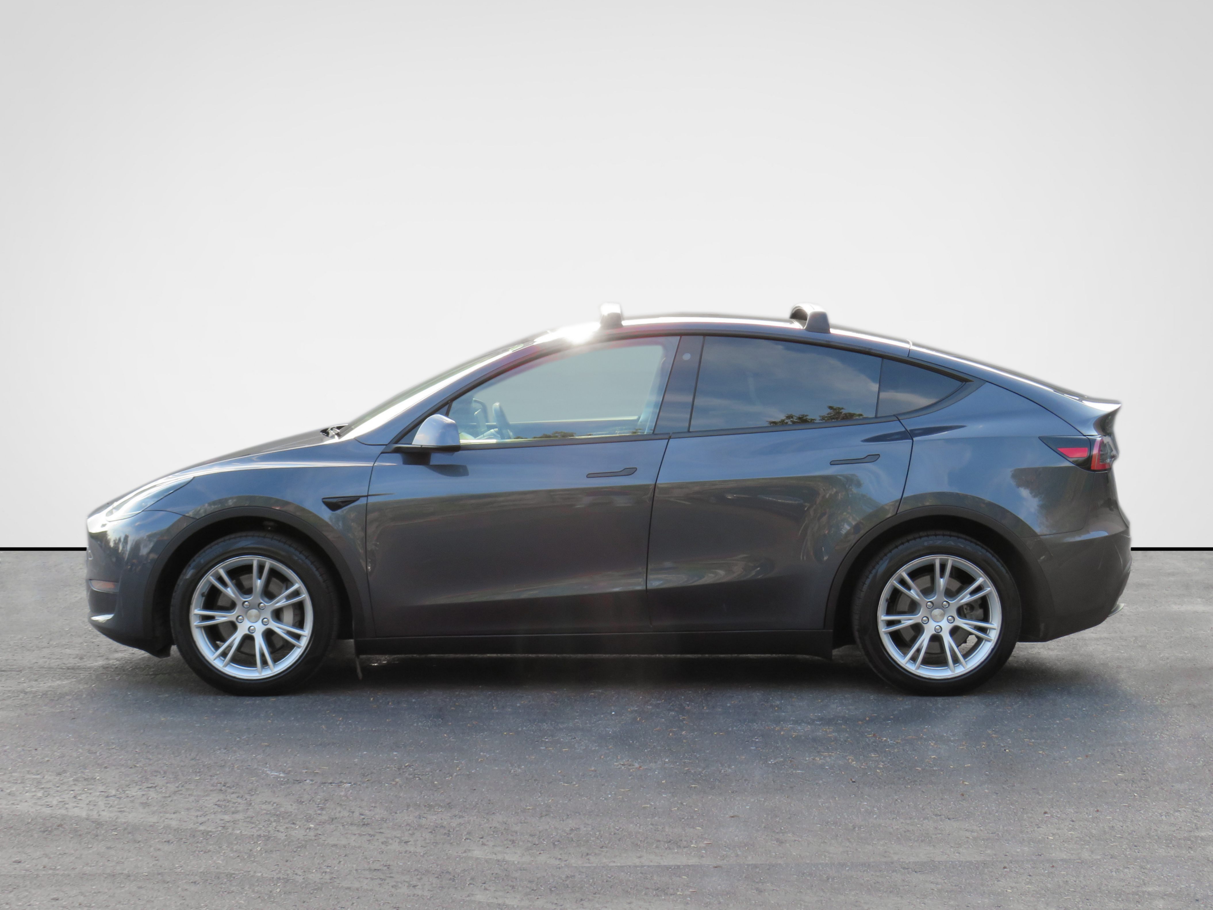 /laautomotive/2021-Tesla-ModelY-8614517837566384.jpg
