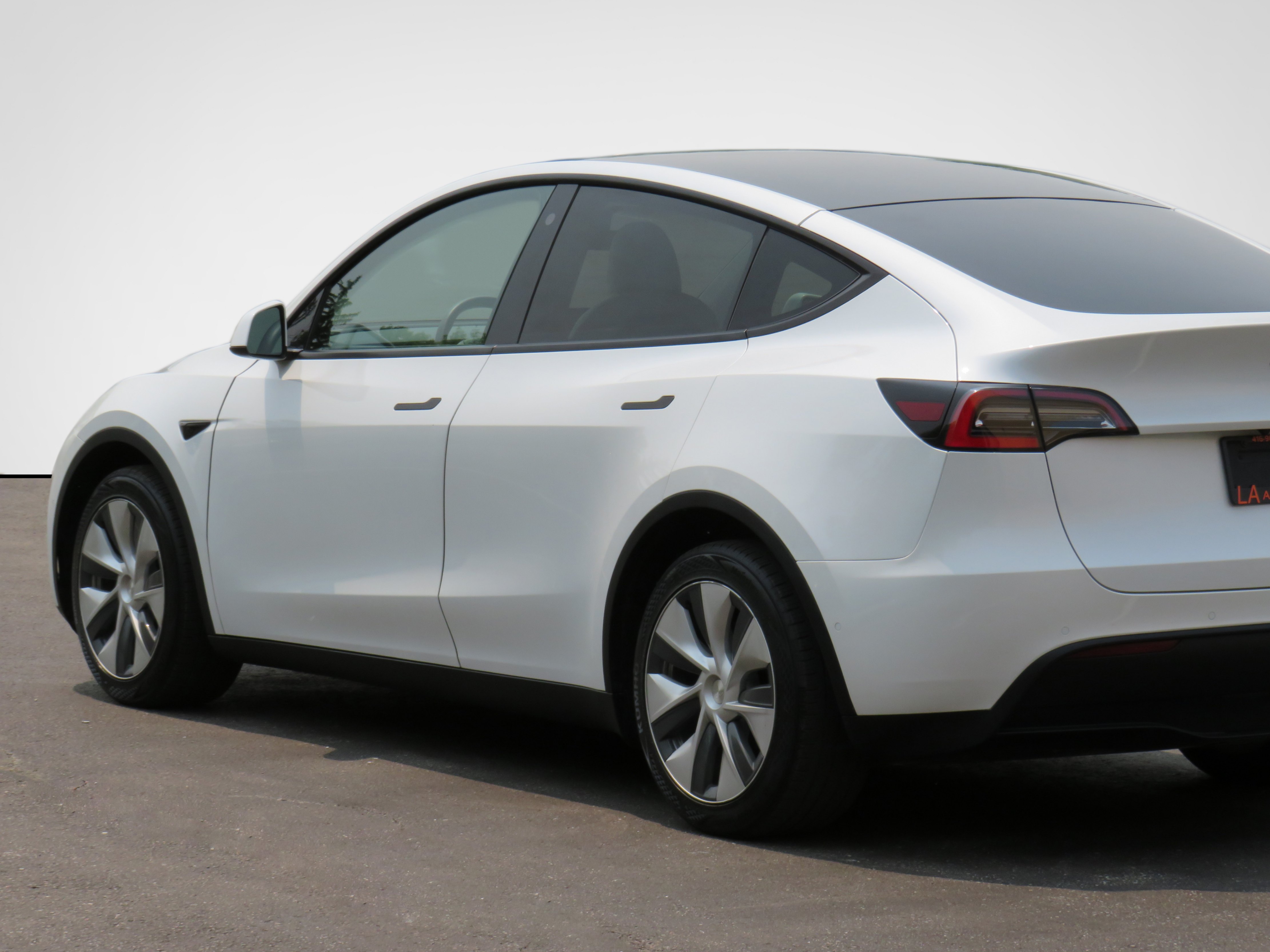 /laautomotive/2021-Tesla-ModelY-9125469766835776.jpg