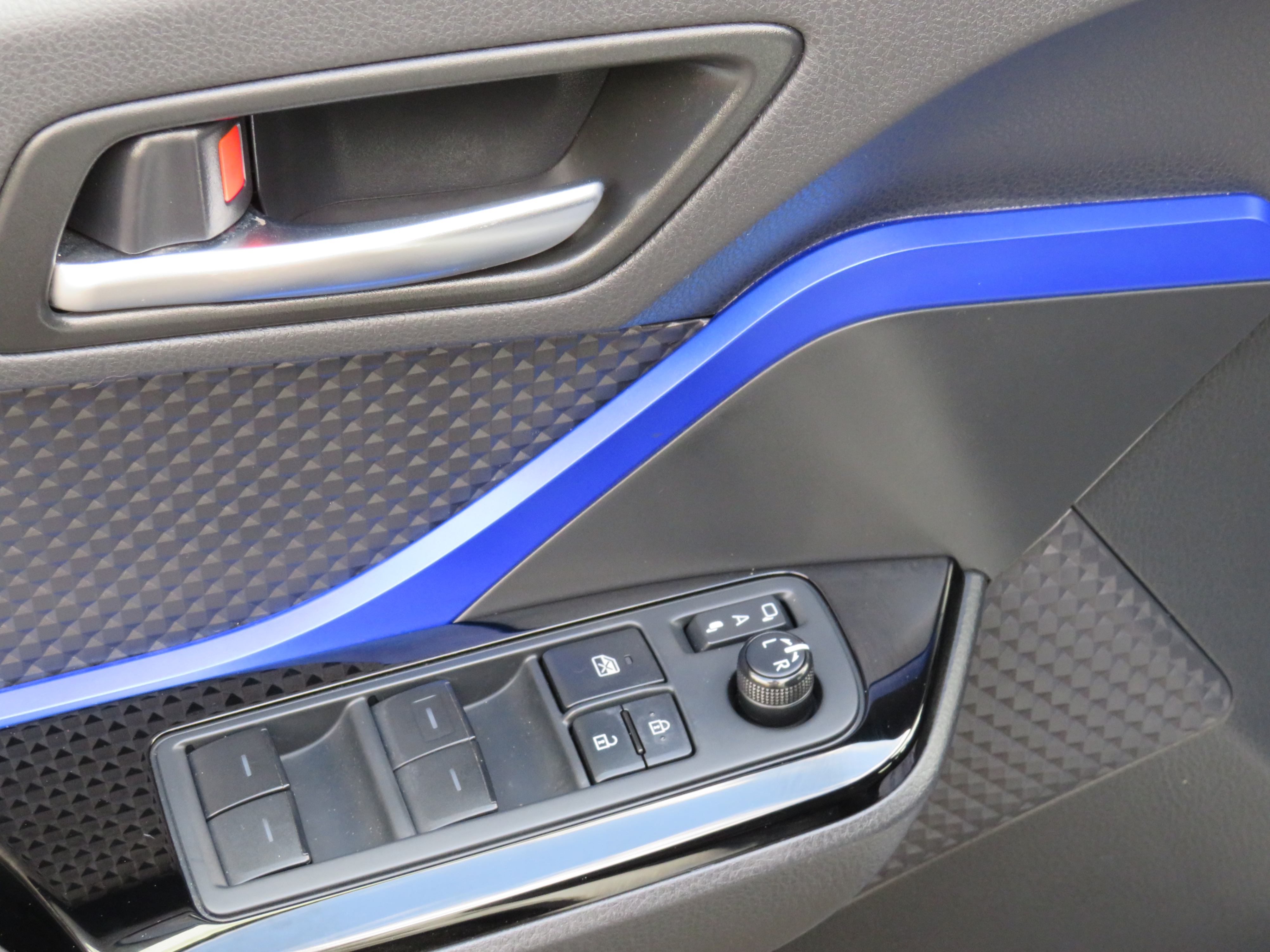 /laautomotive/2021-Toyota-C-HR-37687984306552136.jpg
