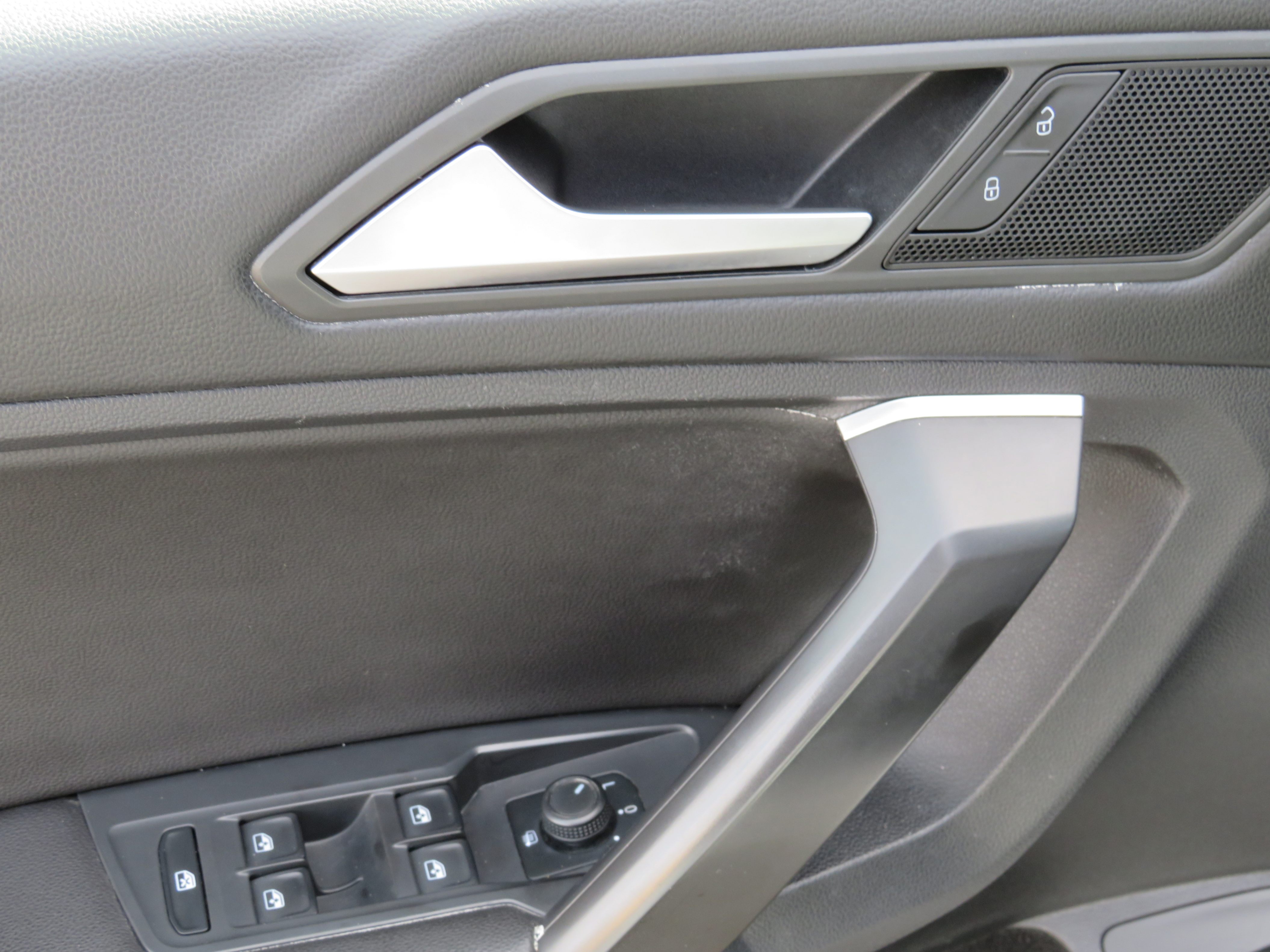 /laautomotive/2021-Volkswagen-Tiguan-0675062316816224.jpg