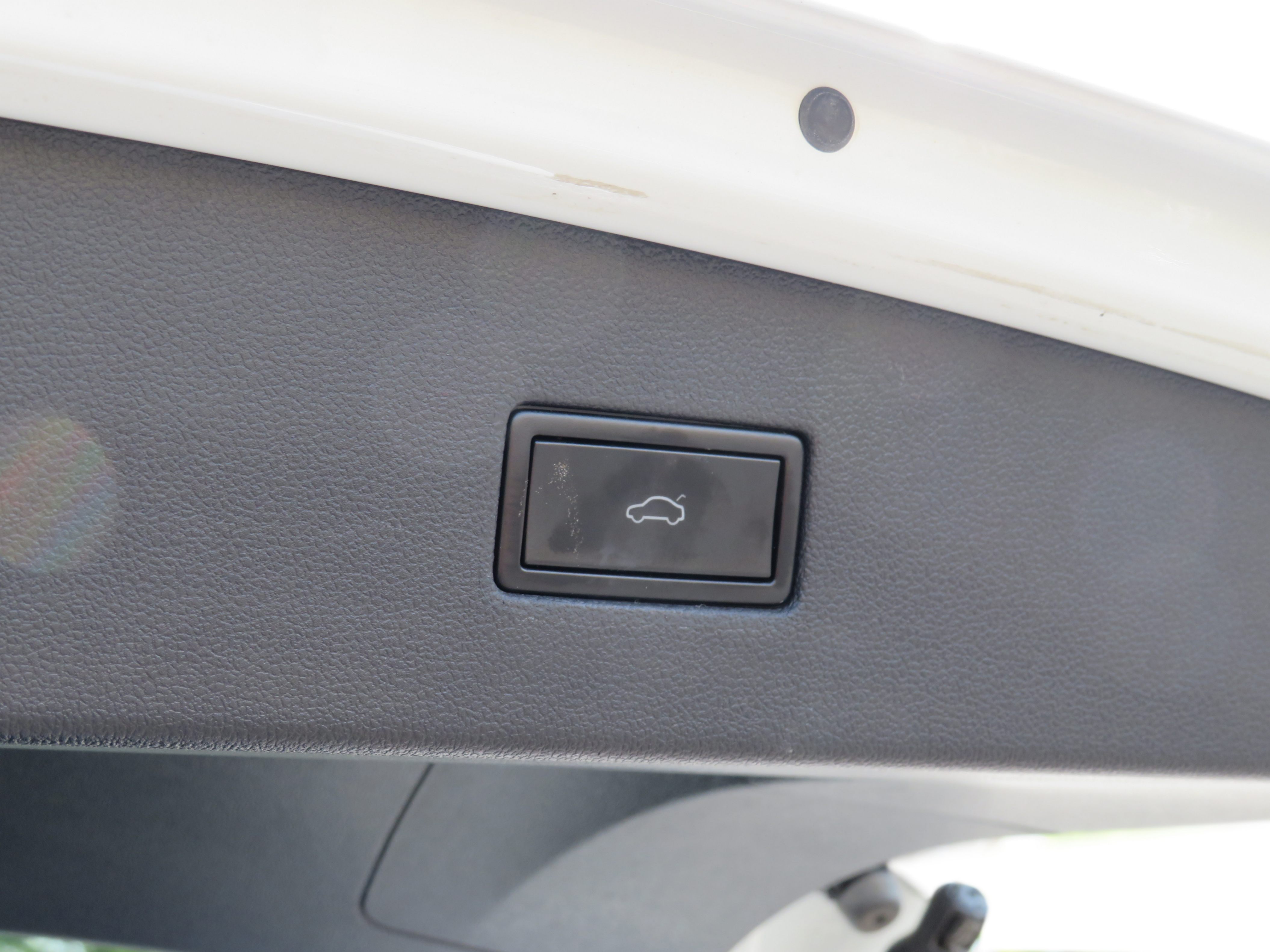 /laautomotive/2021-Volkswagen-Tiguan-08059052527305388.jpg