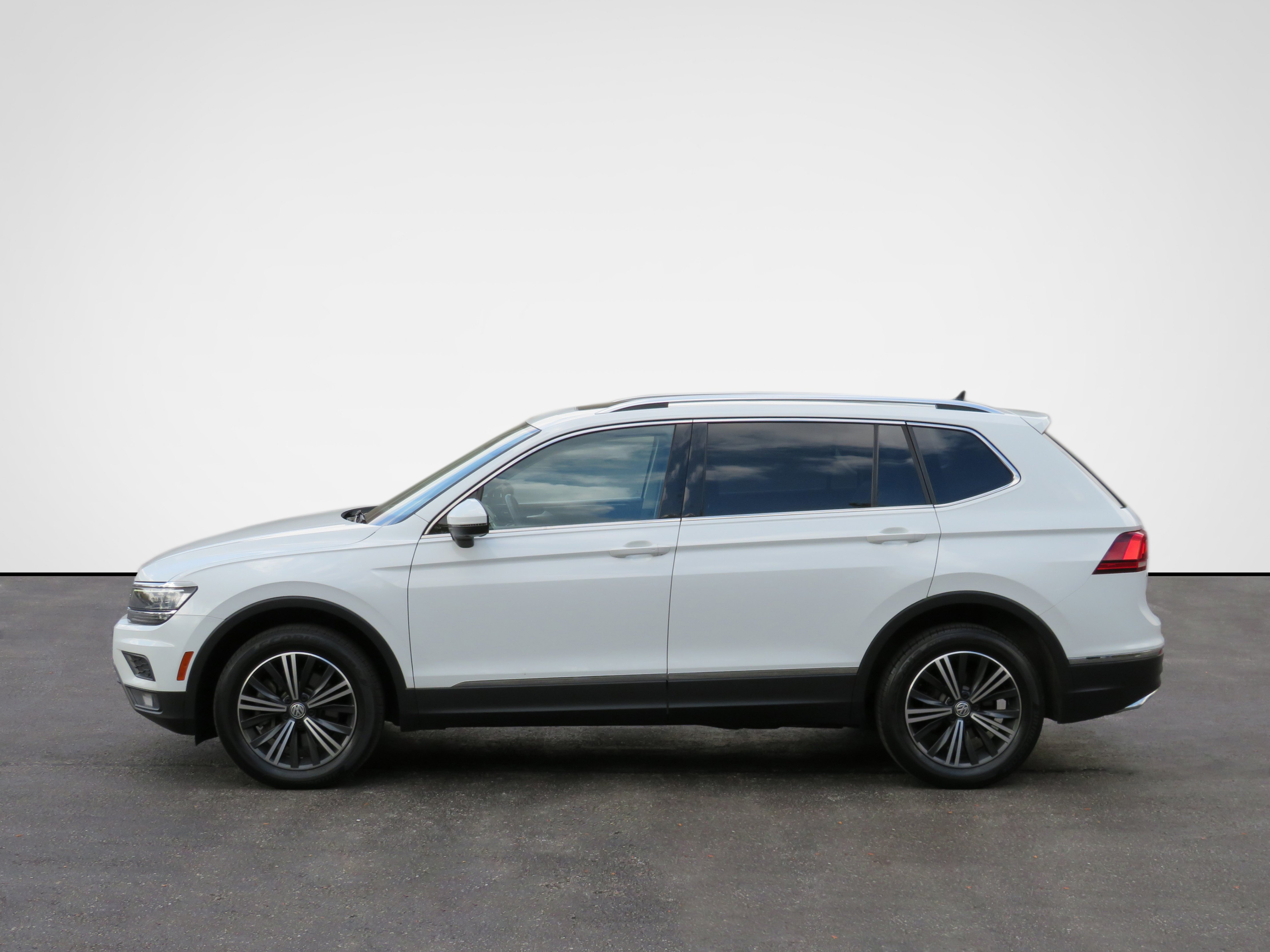 /laautomotive/2021-Volkswagen-Tiguan-08680427667636104.jpg