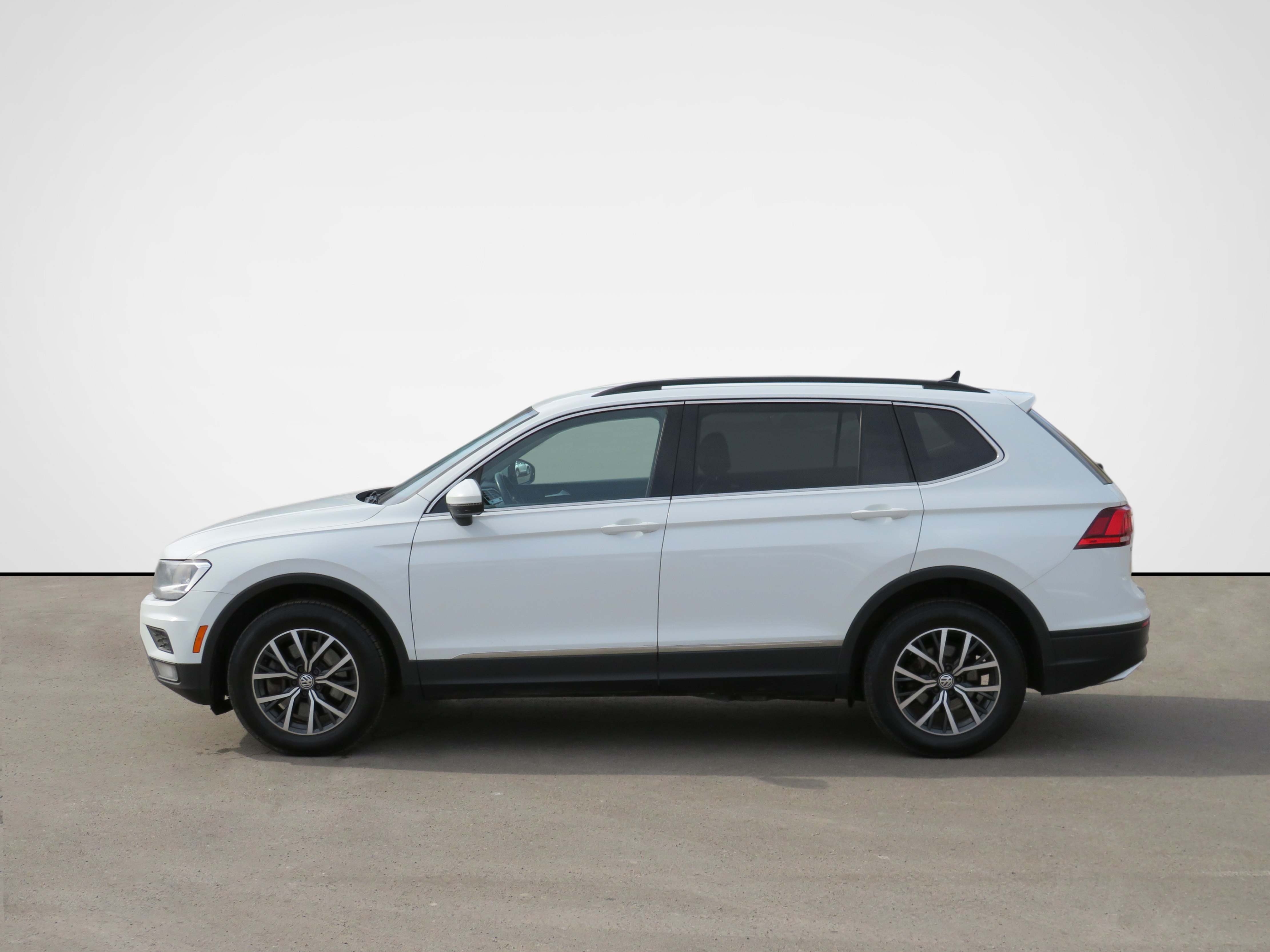 /laautomotive/2021-Volkswagen-Tiguan-12983821201928158.jpg