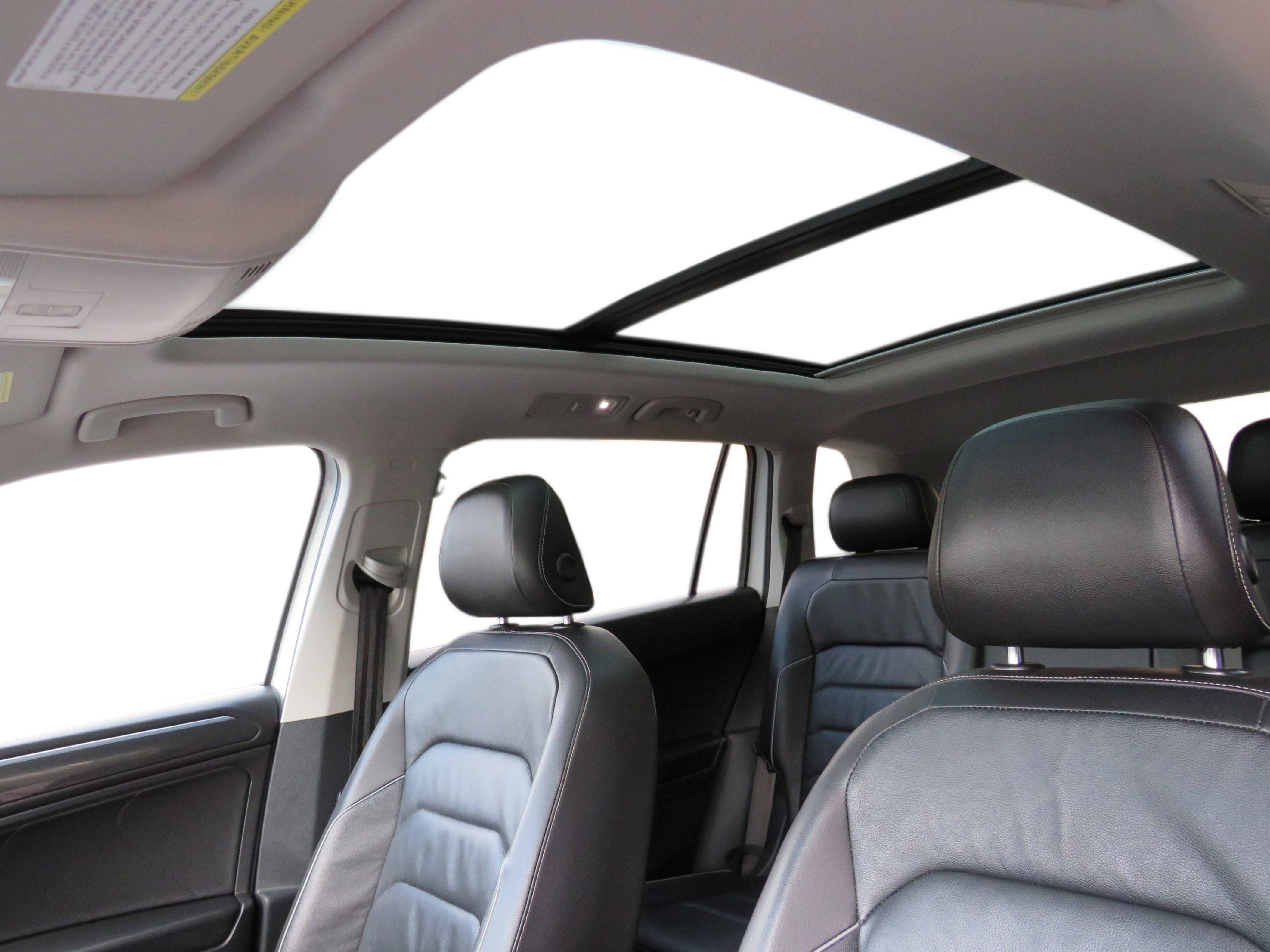 /laautomotive/2021-Volkswagen-Tiguan-17751722967169803.jpg