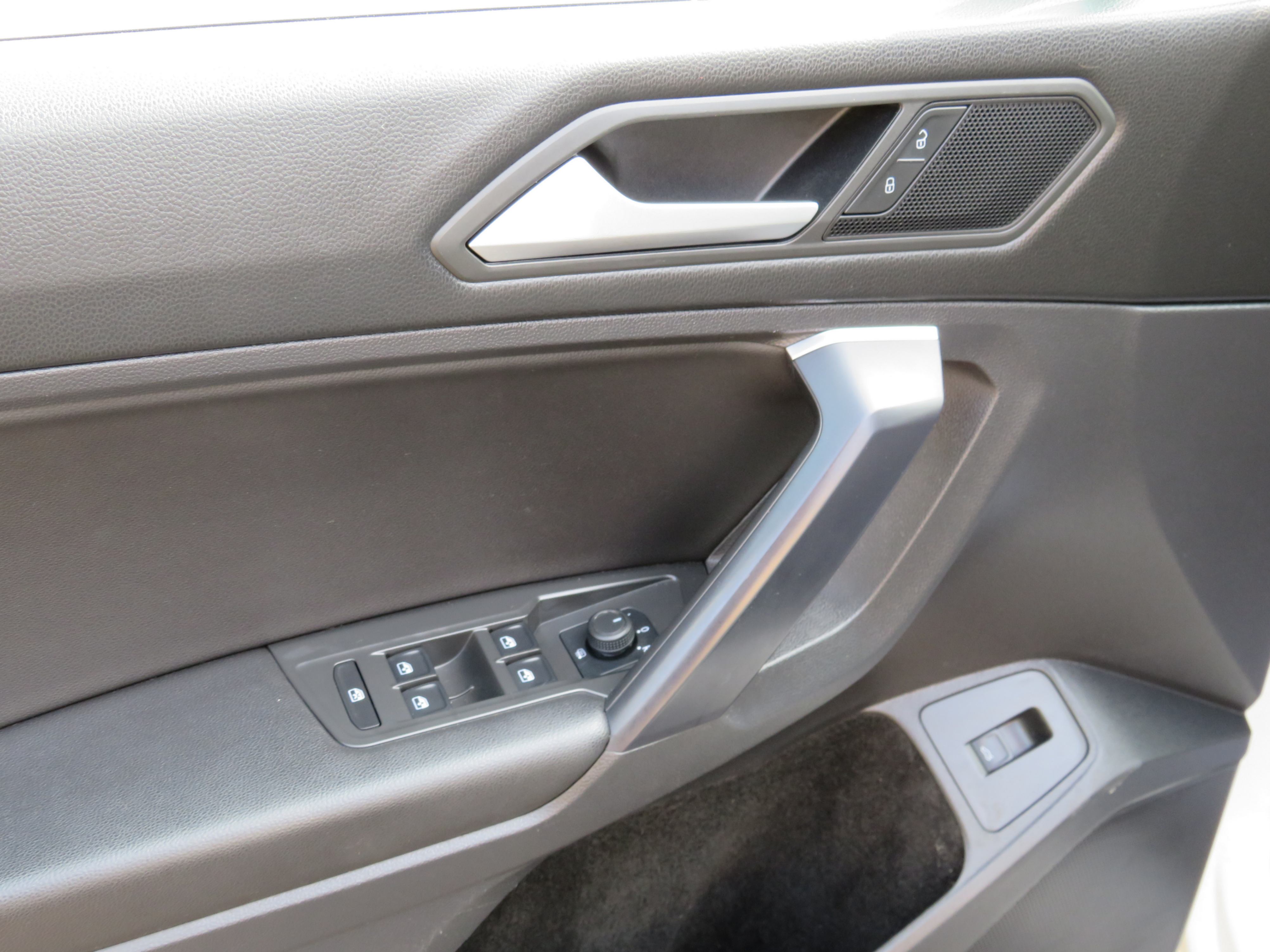 /laautomotive/2021-Volkswagen-Tiguan-17761150073765175.jpg