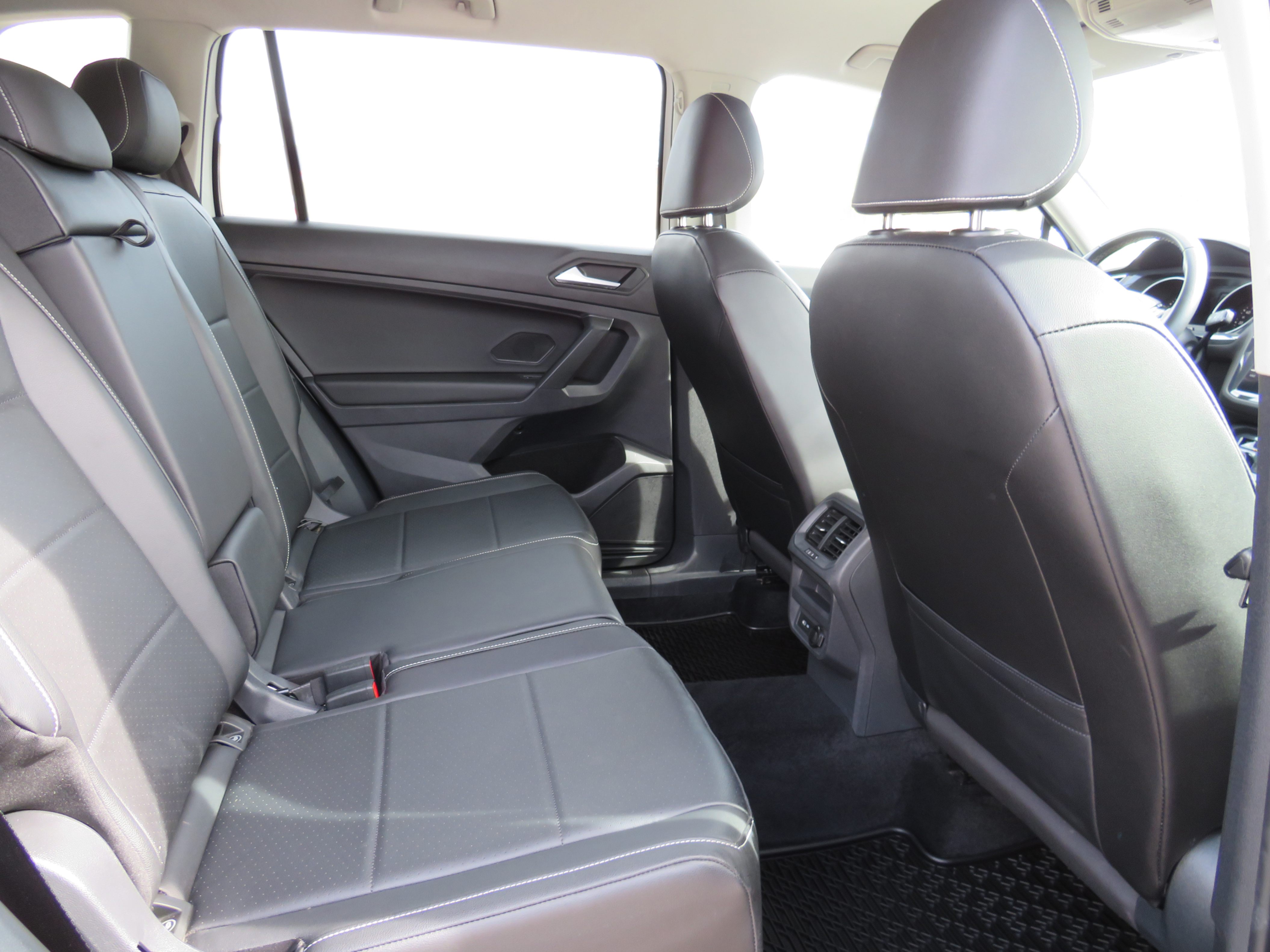 /laautomotive/2021-Volkswagen-Tiguan-35957348842084635.jpg