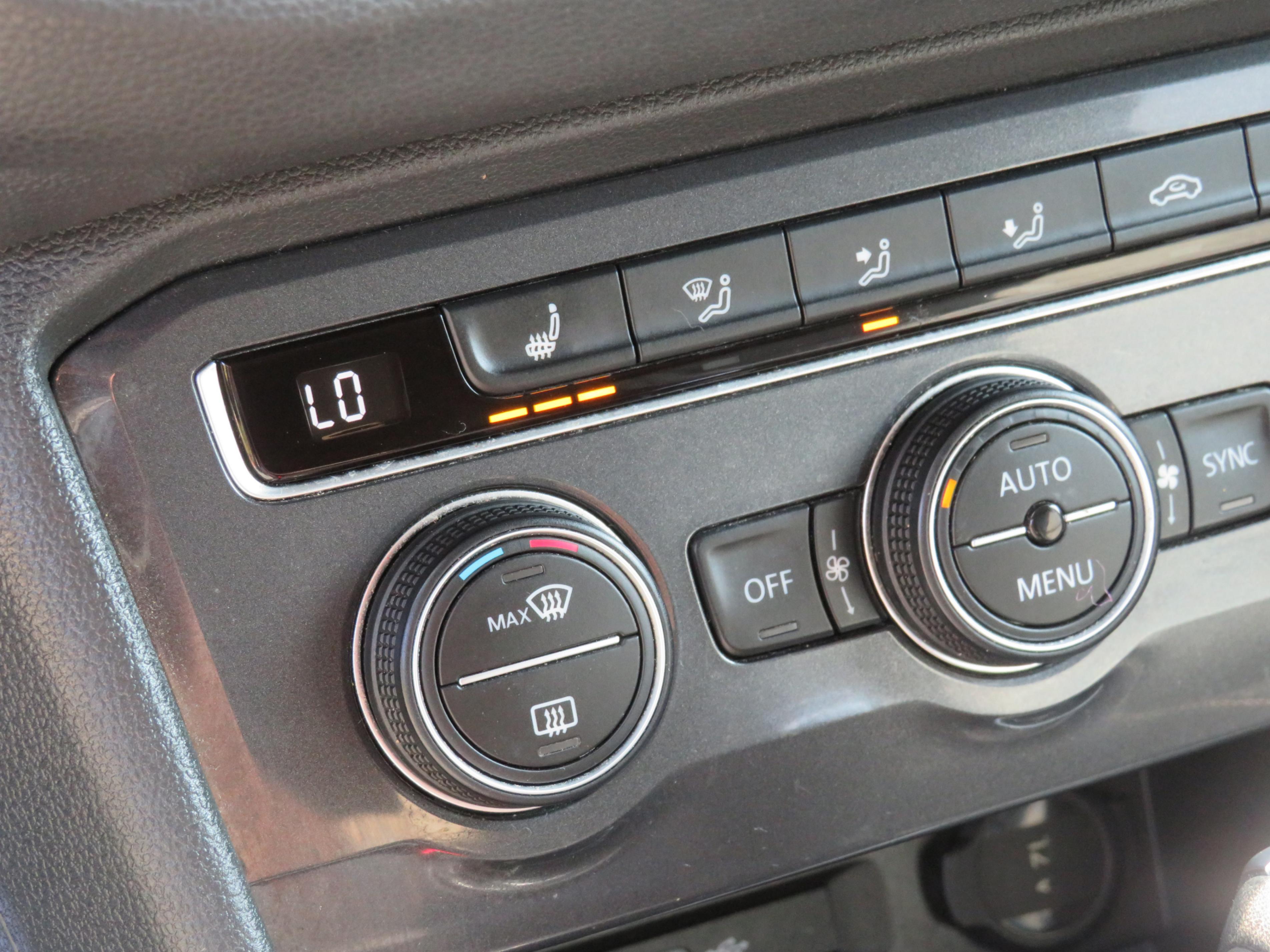 /laautomotive/2021-Volkswagen-Tiguan-4548870588650822.jpg