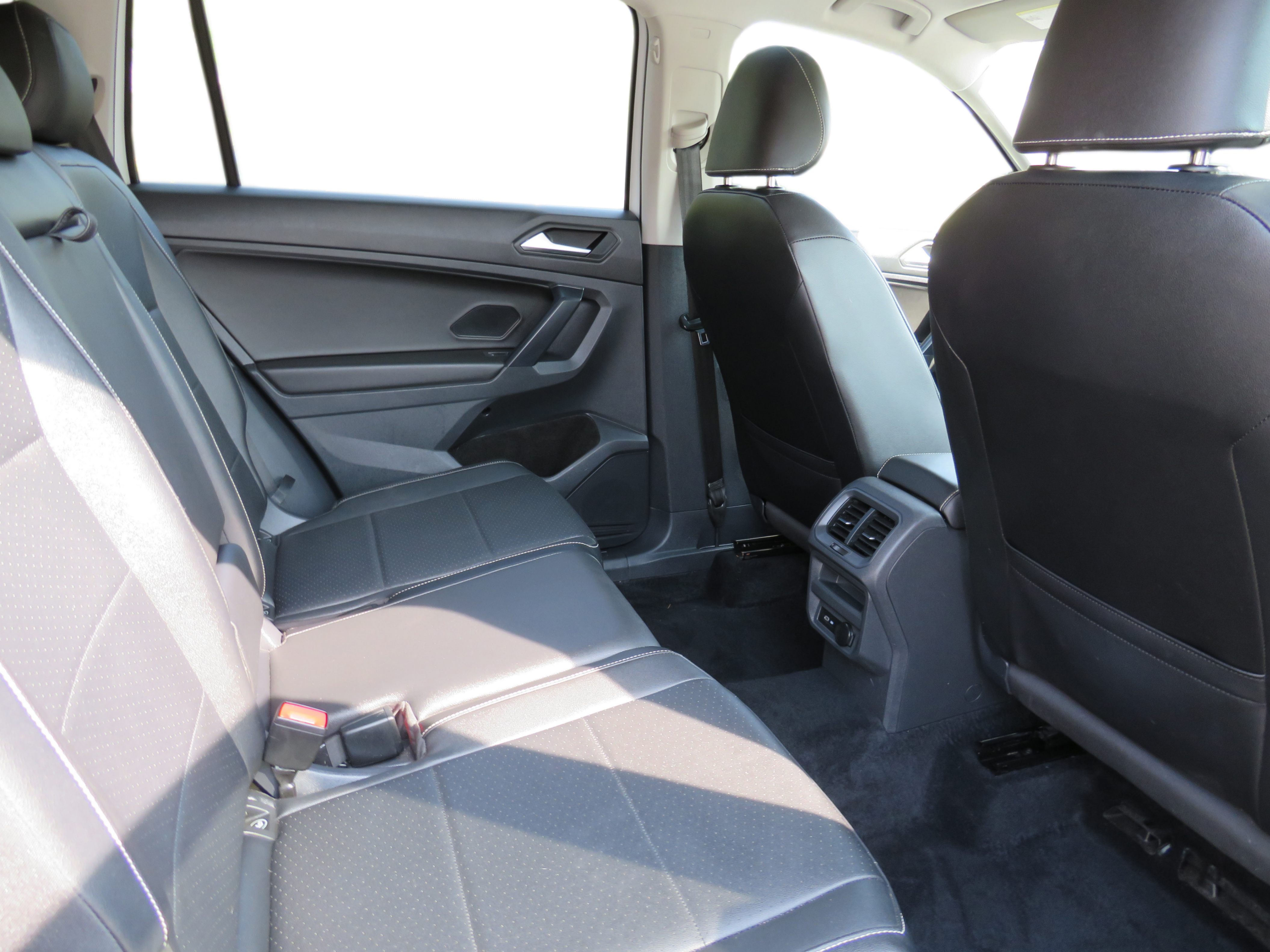 /laautomotive/2021-Volkswagen-Tiguan-5038345330763982.jpg