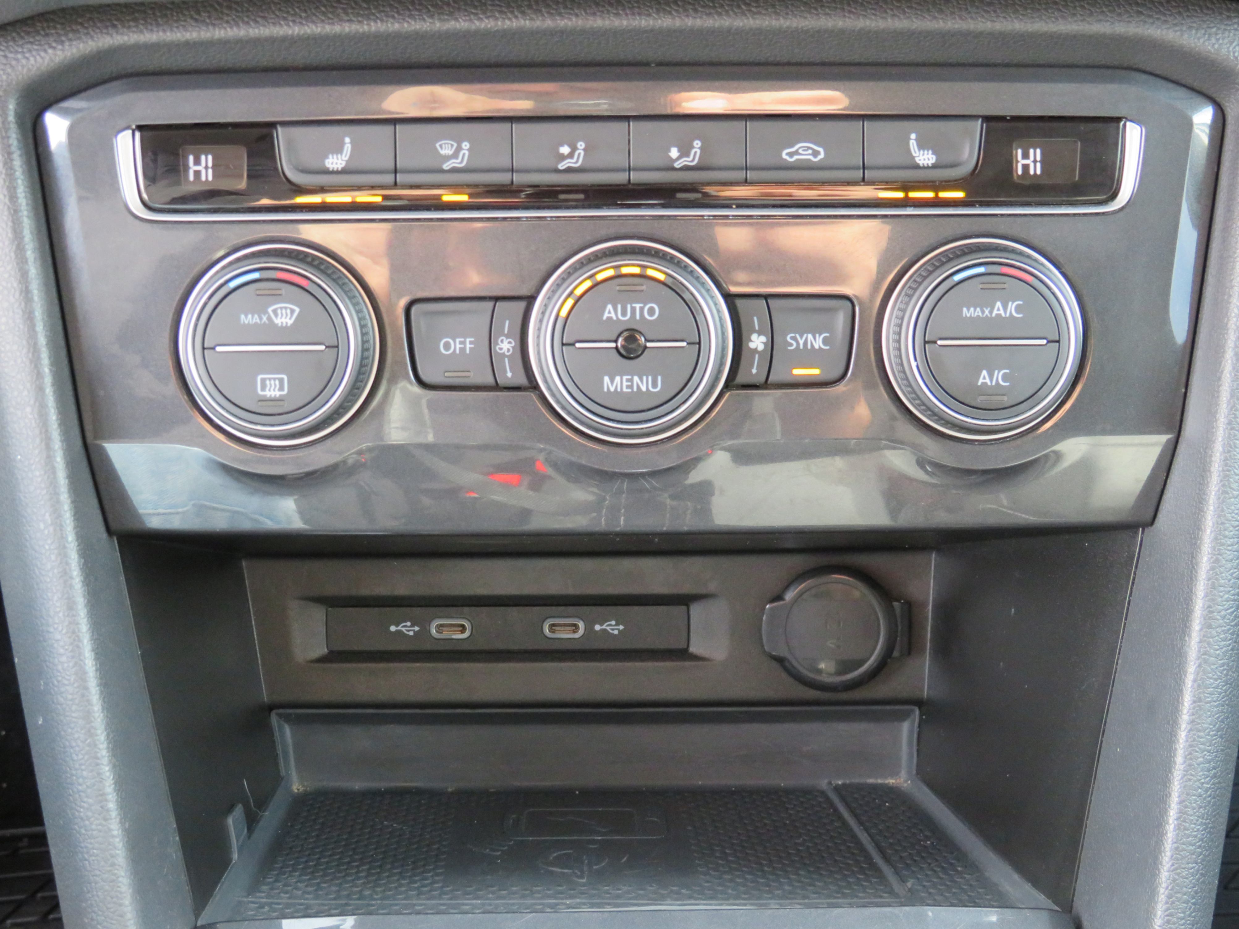 /laautomotive/2021-Volkswagen-Tiguan-5827371619459887.jpg
