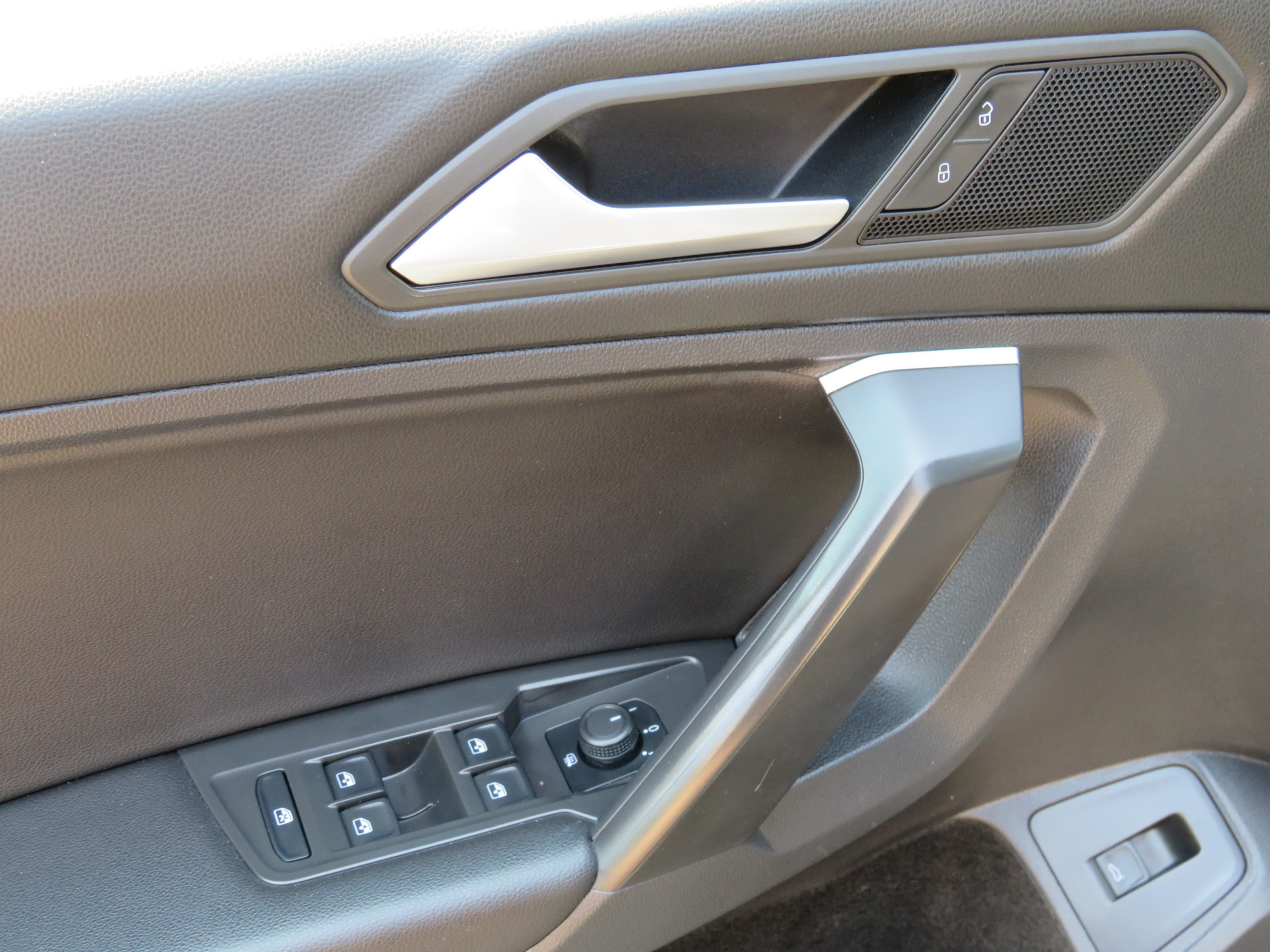 /laautomotive/2021-Volkswagen-Tiguan-6023111786246769.jpg