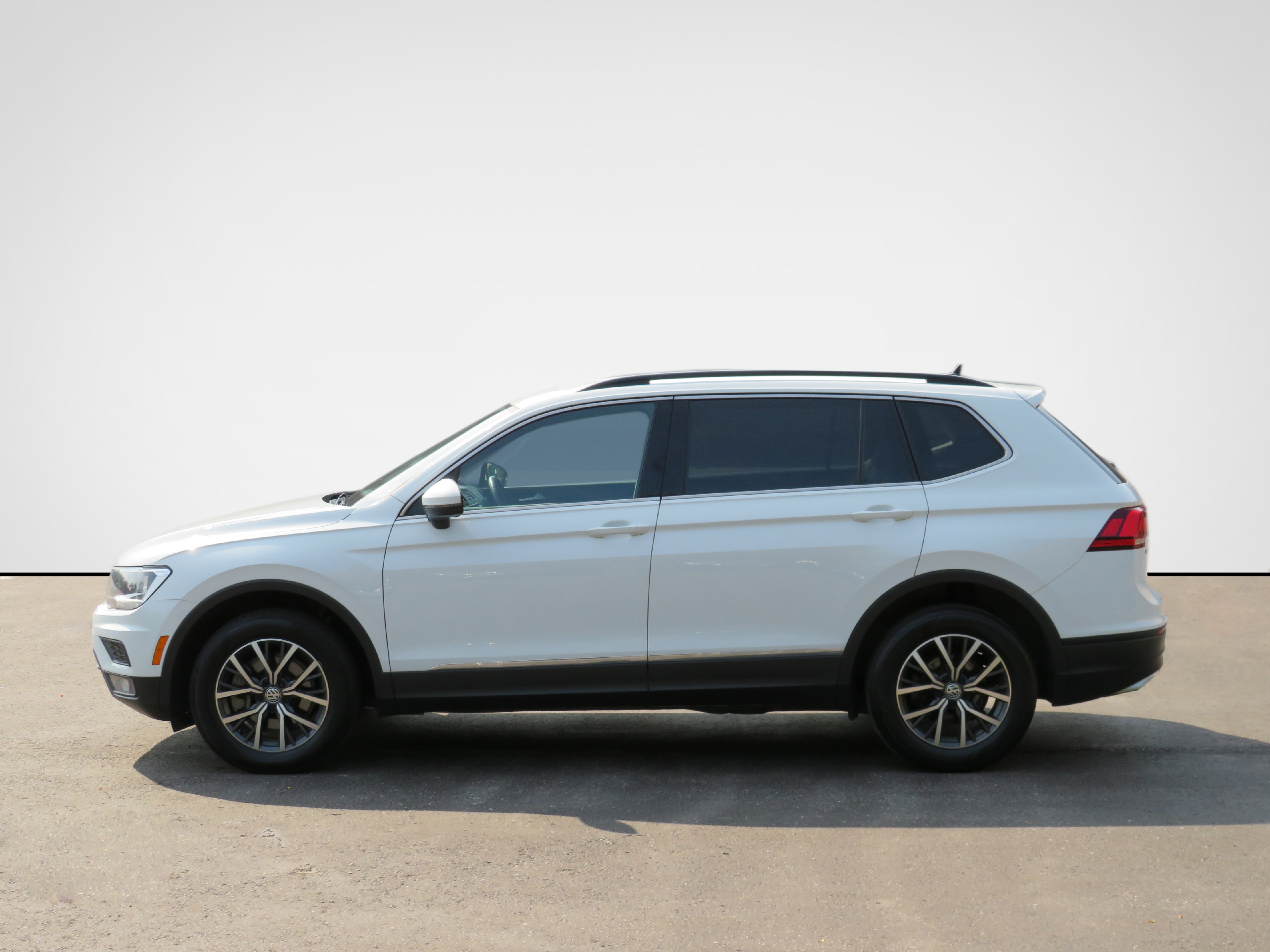 /laautomotive/2021-Volkswagen-Tiguan-6530221583523381.jpg