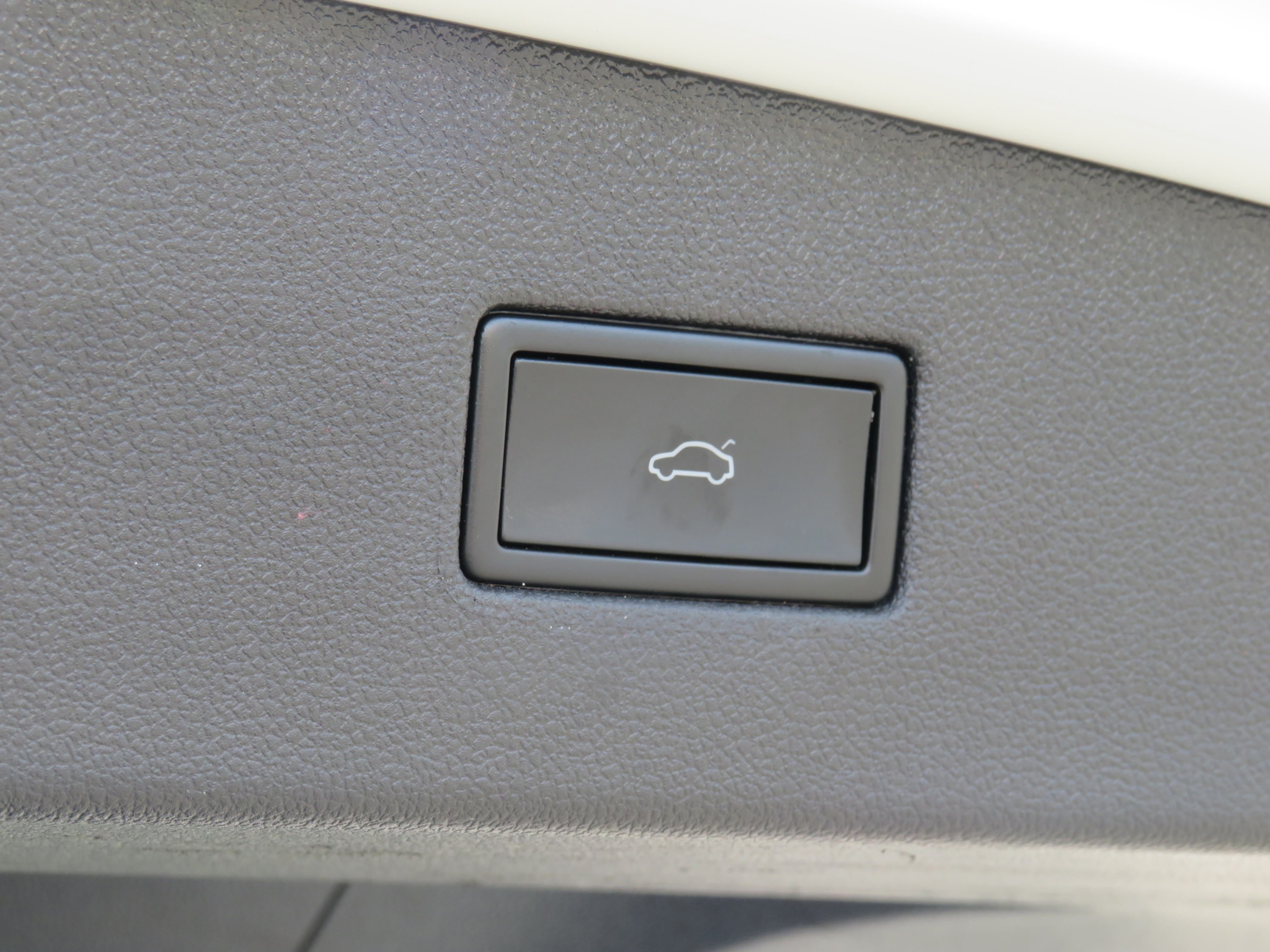 /laautomotive/2021-Volkswagen-Tiguan-7261938662066547.jpg