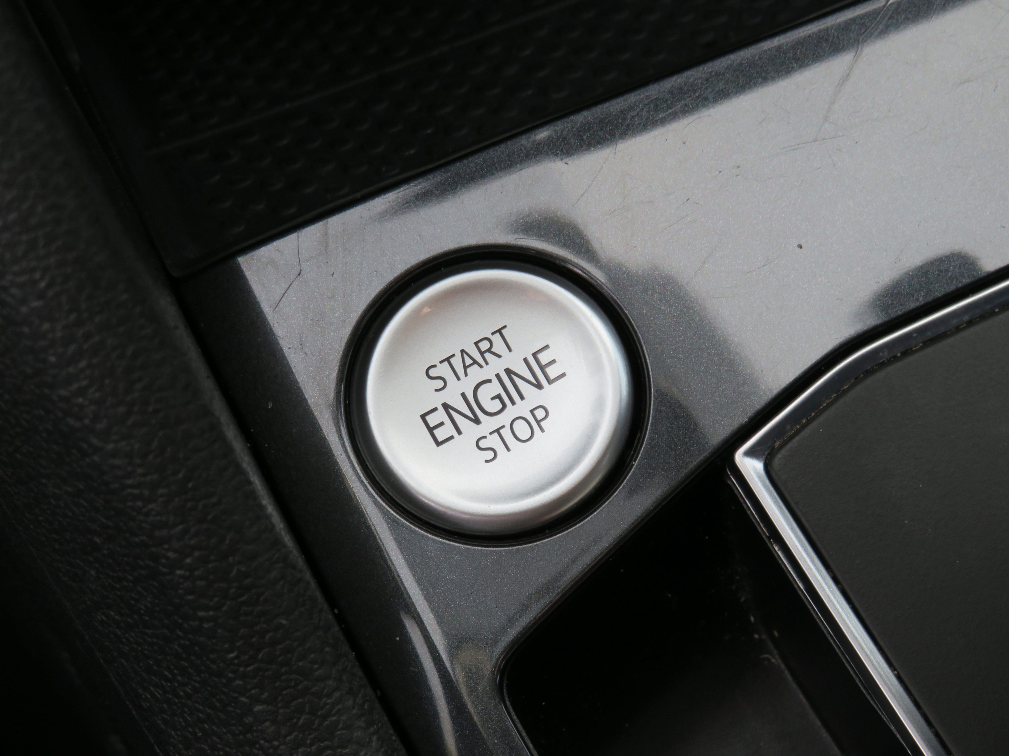 /laautomotive/2021-Volkswagen-Tiguan-795291974510663.jpg