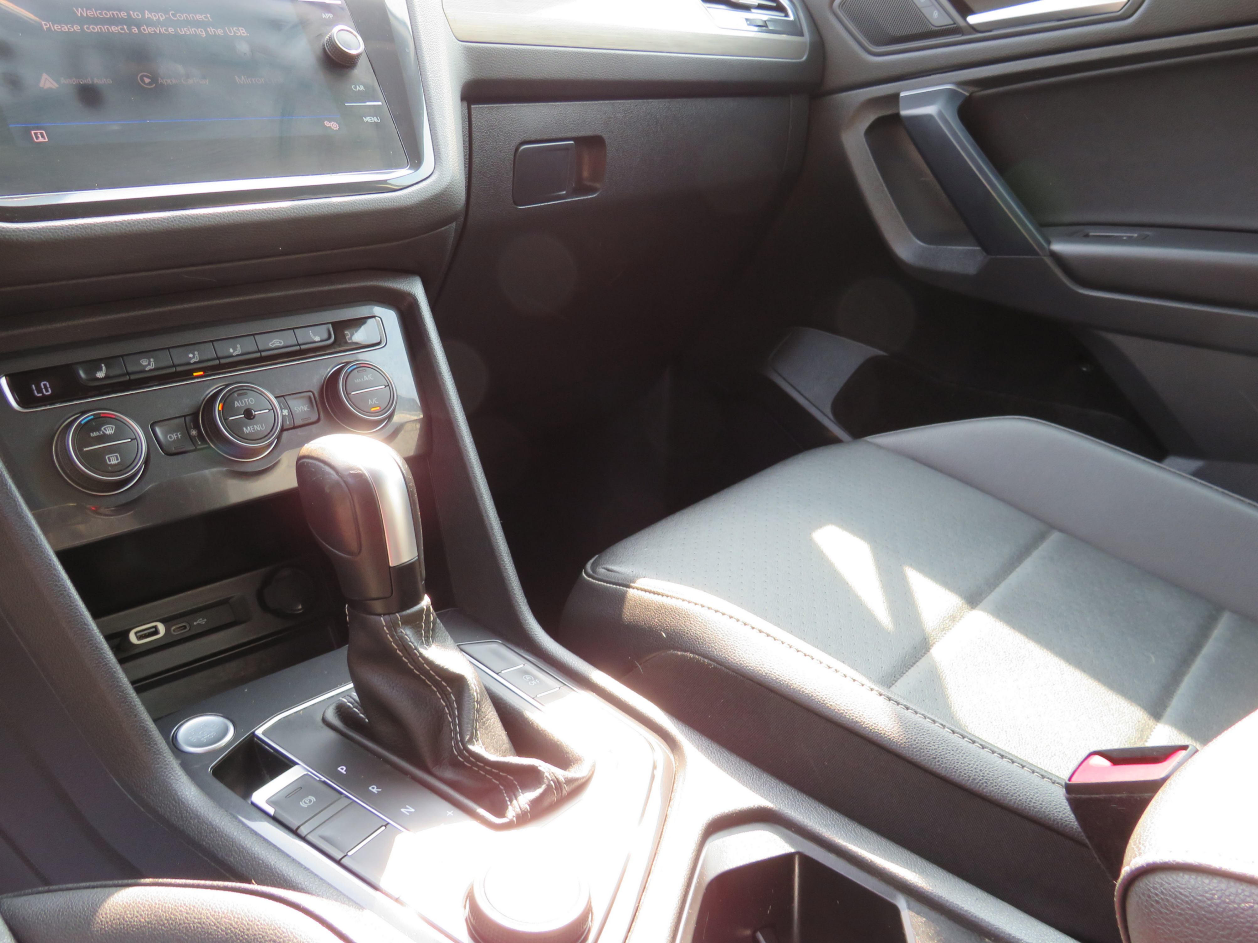 /laautomotive/2021-Volkswagen-Tiguan-8760689613174344.jpg