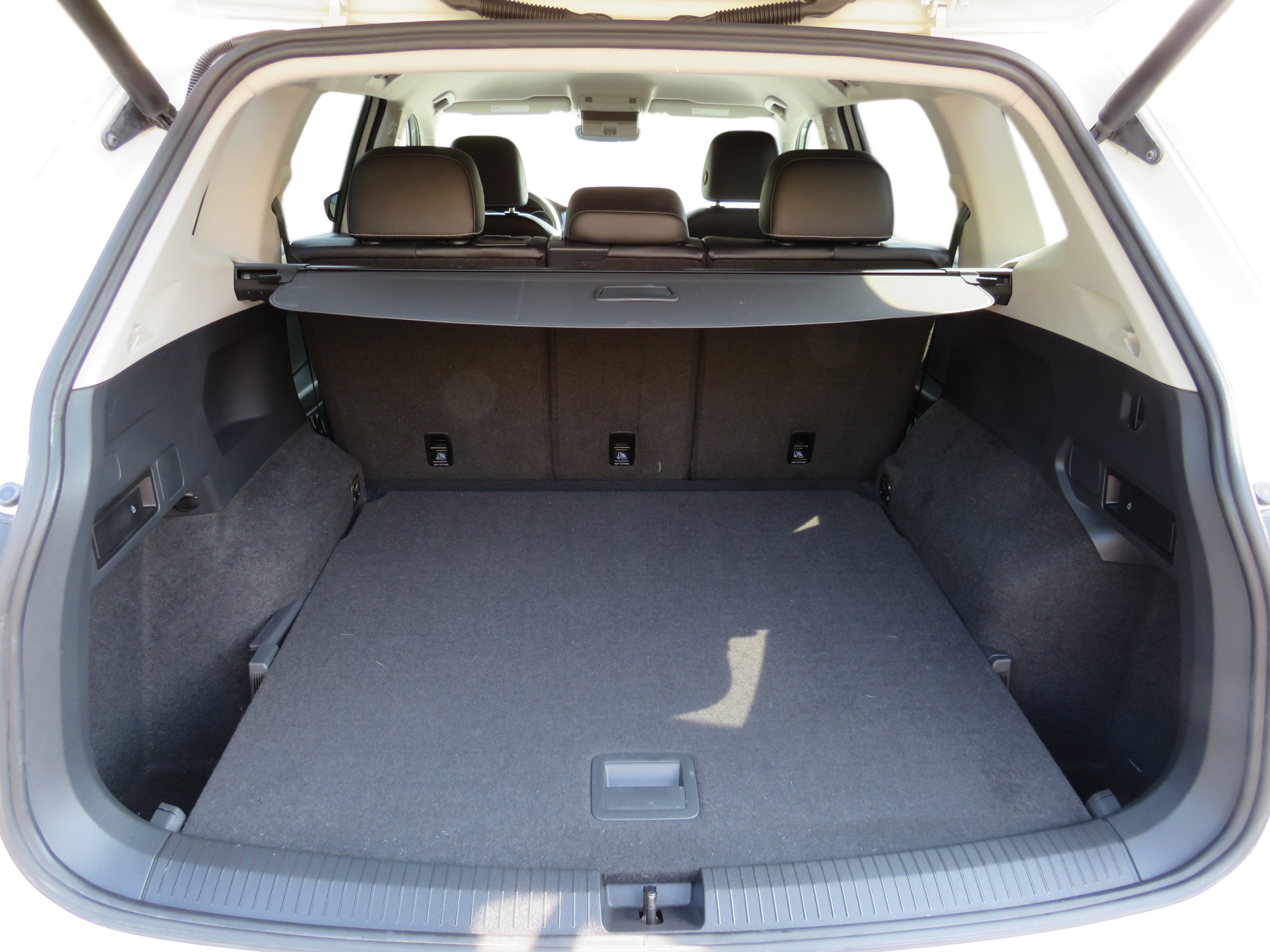 /laautomotive/2021-Volkswagen-Tiguan-9426098543354049.jpg
