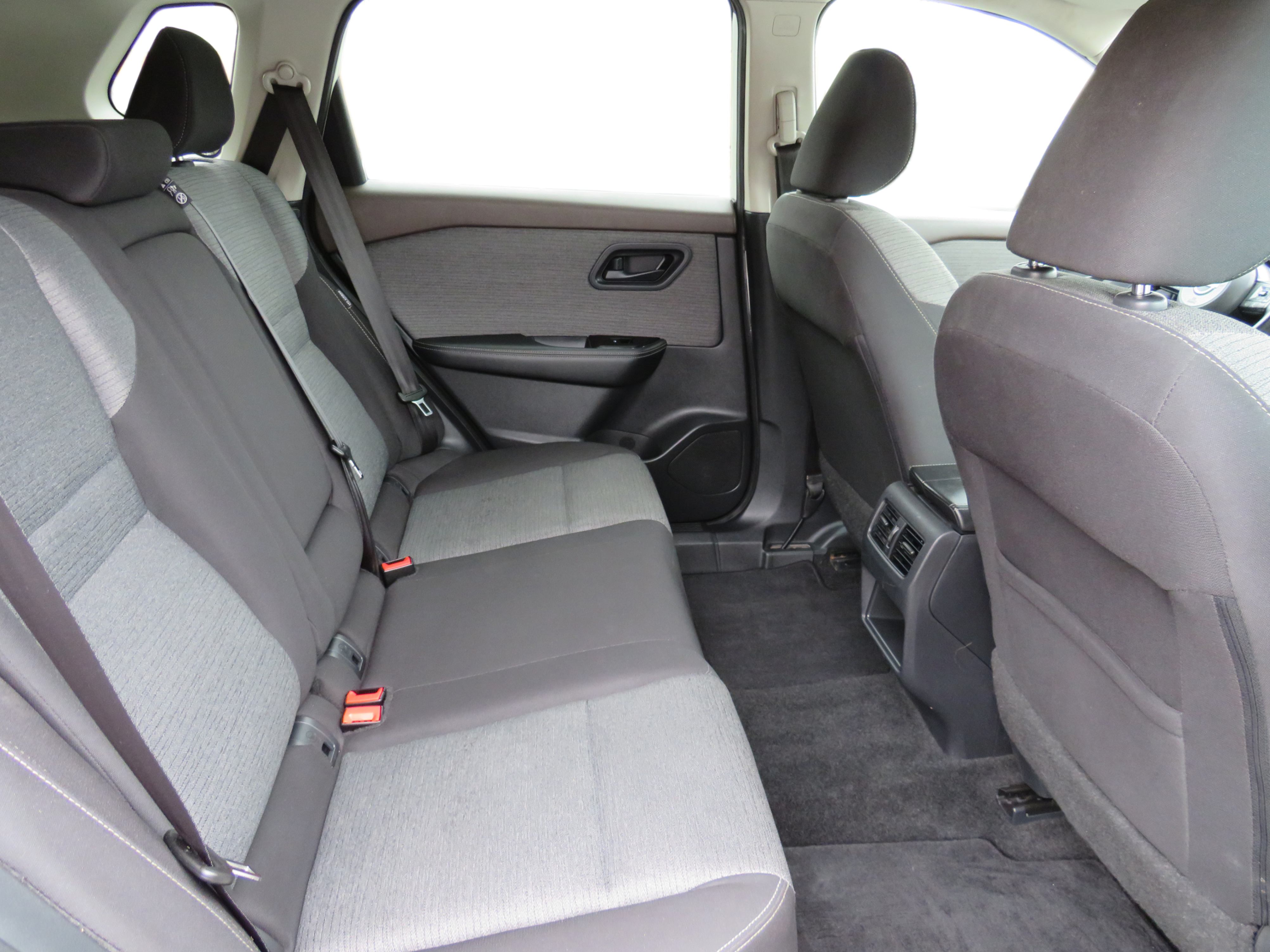 /laautomotive/2022-Nissan-Rogue-15442924709970263.jpg
