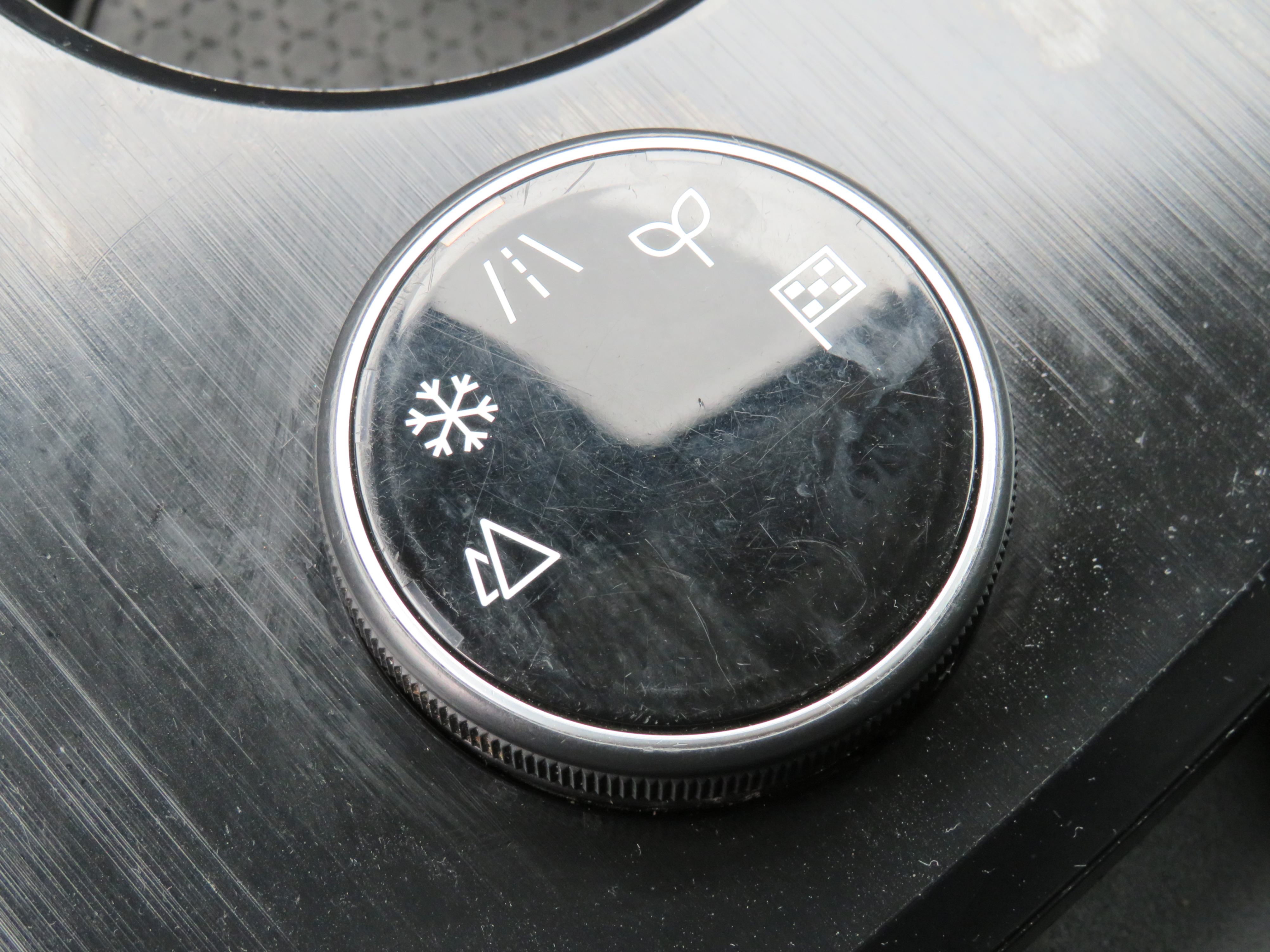 /laautomotive/2022-Nissan-Rogue-2497805988773516.jpg