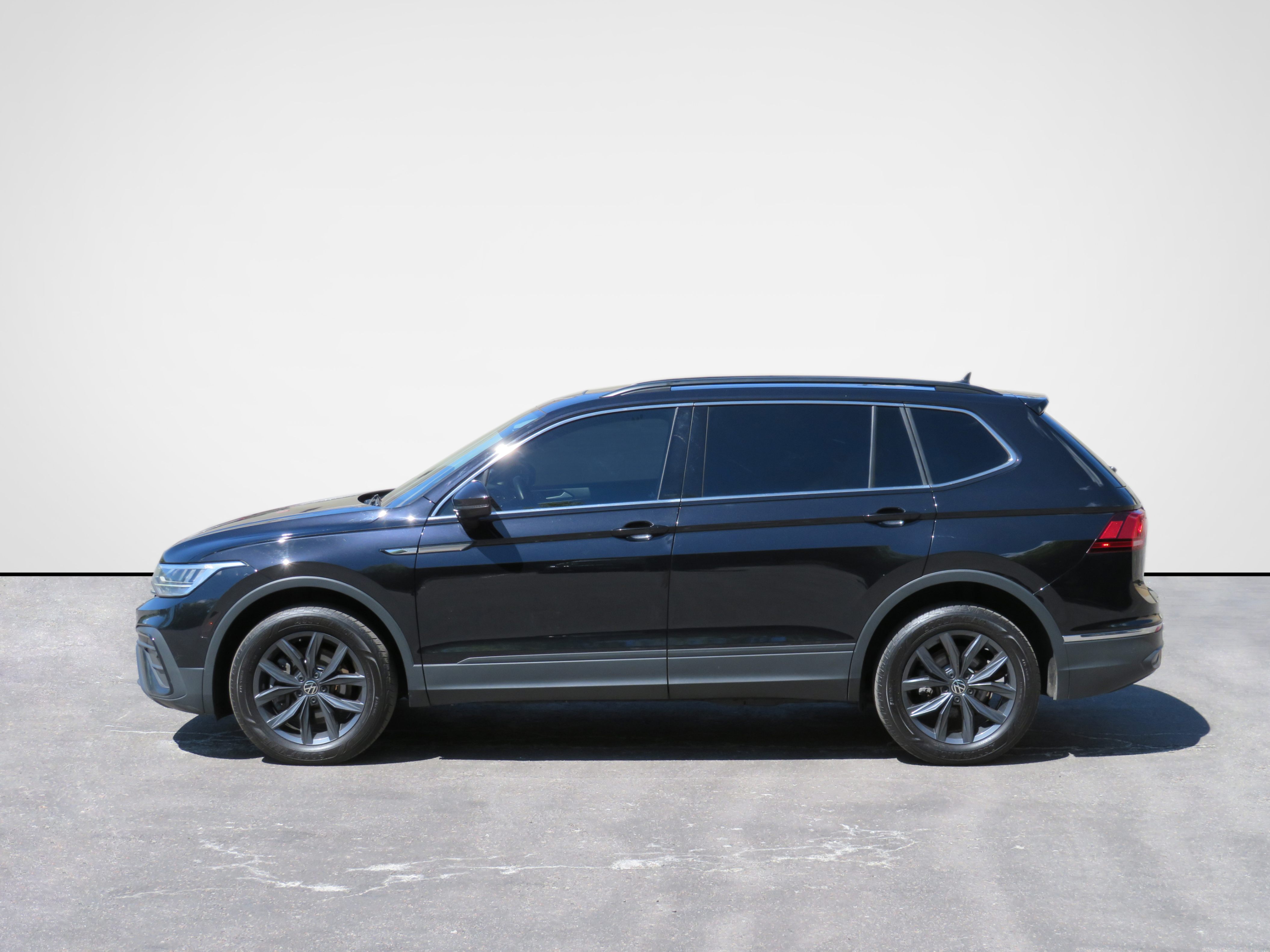 /laautomotive/2022-Volkswagen-Tiguan-5712464368697128.jpg