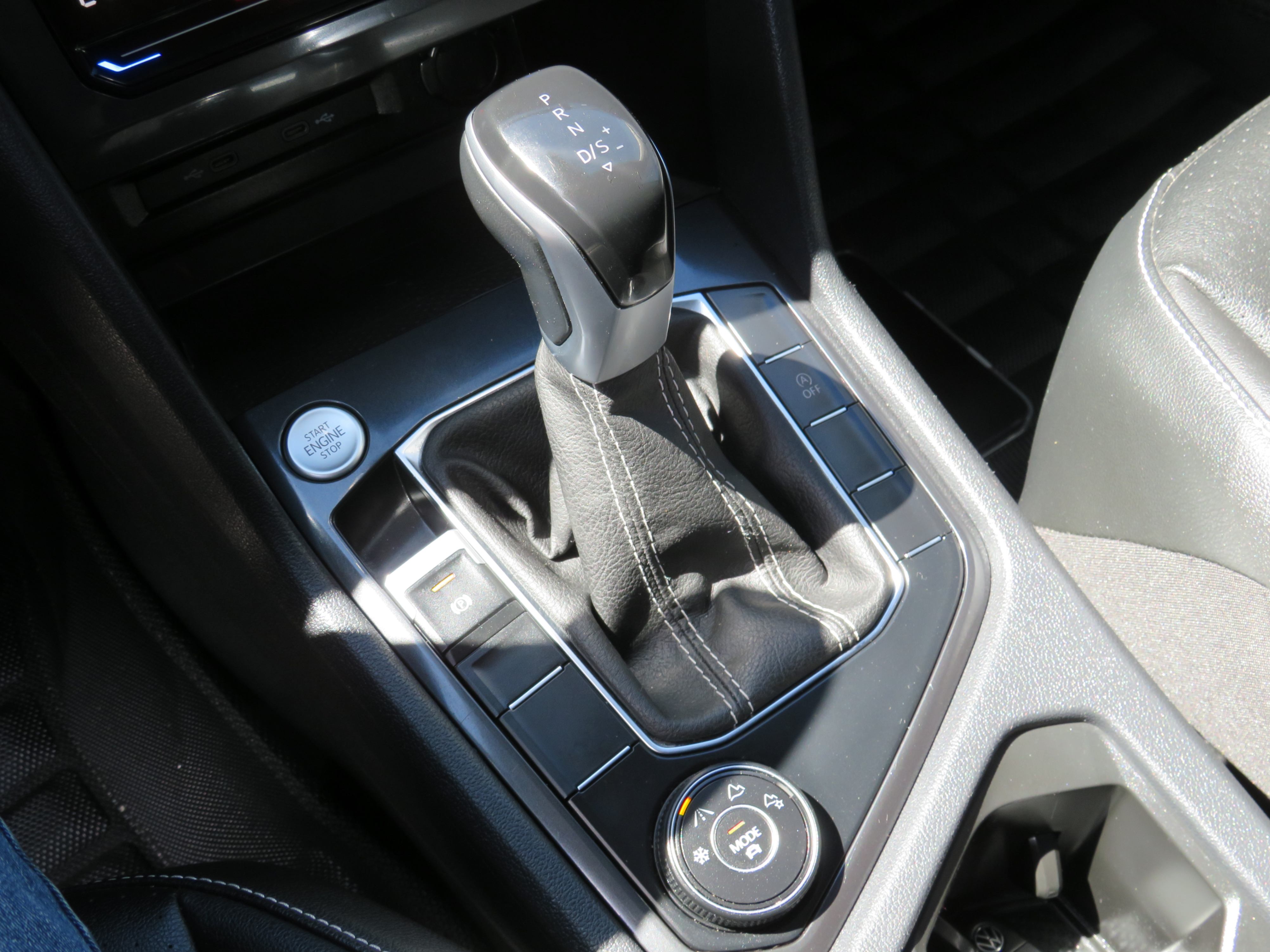 /laautomotive/2022-Volkswagen-Tiguan-6920290456561364.jpg