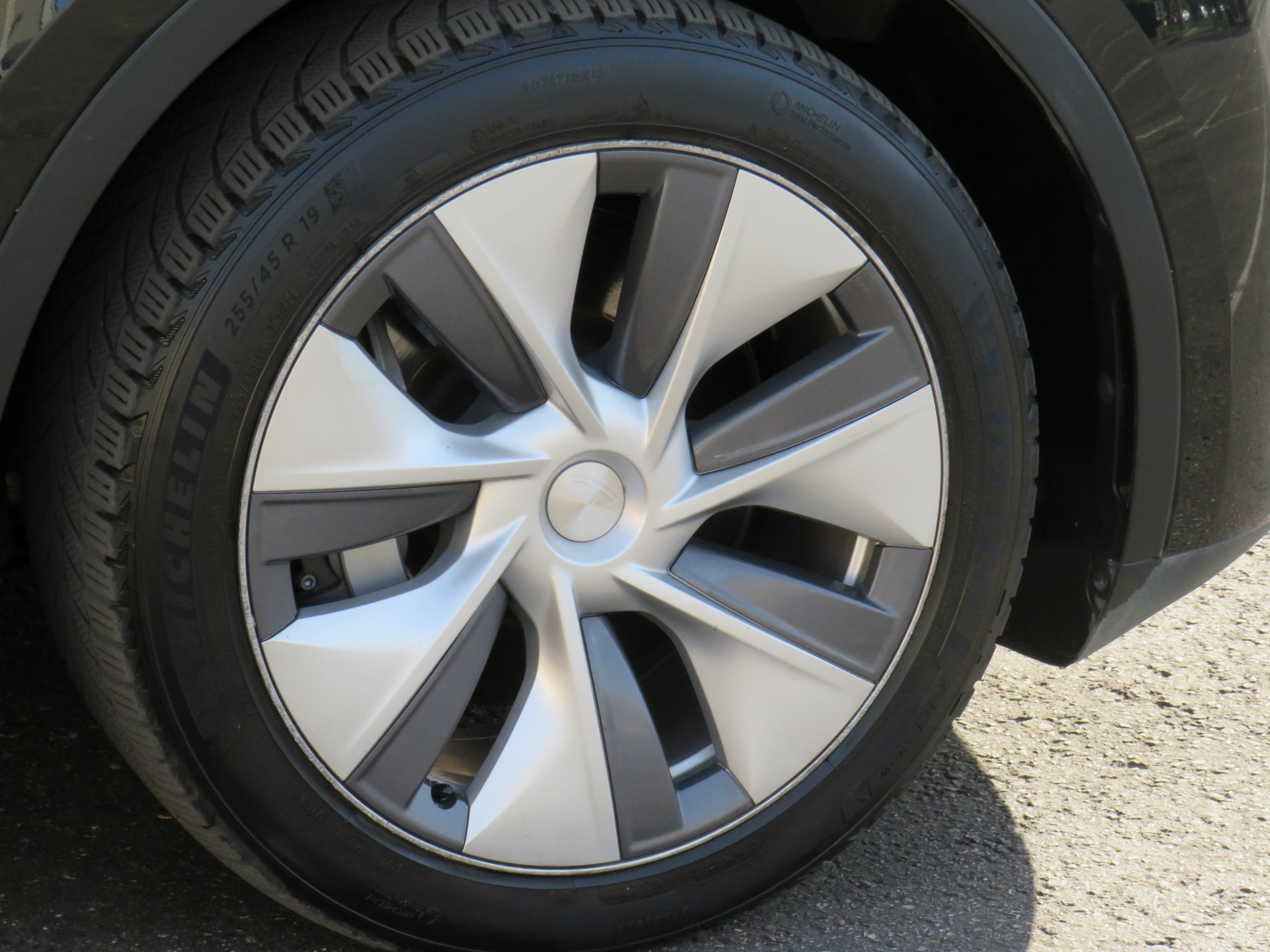 /laautomotive/2023-Tesla-ModelY-44553182835522986.jpg