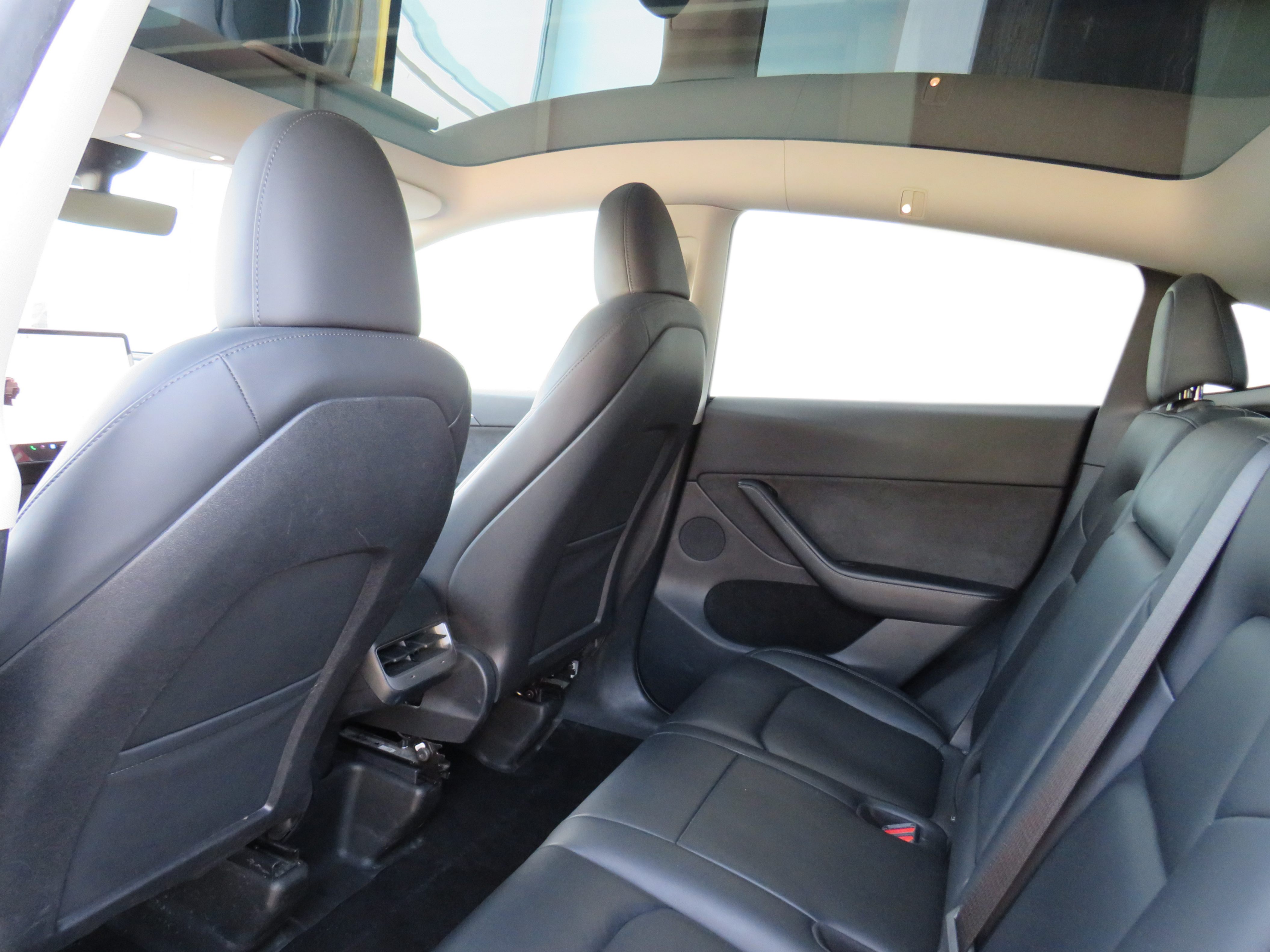 /laautomotive/2023-Tesla-ModelY-9622642597124784.jpg