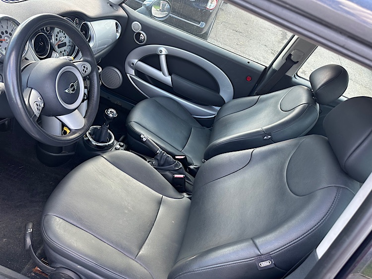 /mominautosales/2006-MINI-CooperHardtop-3598353658154443.jpg