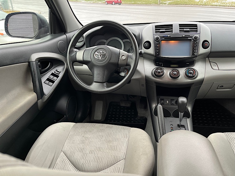 /mominautosales/2010-Toyota-RAV4-10-63099.jpg