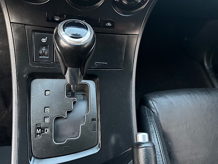 /mominautosales/2012-Mazda-Mazda3-9787183224389366.jpg