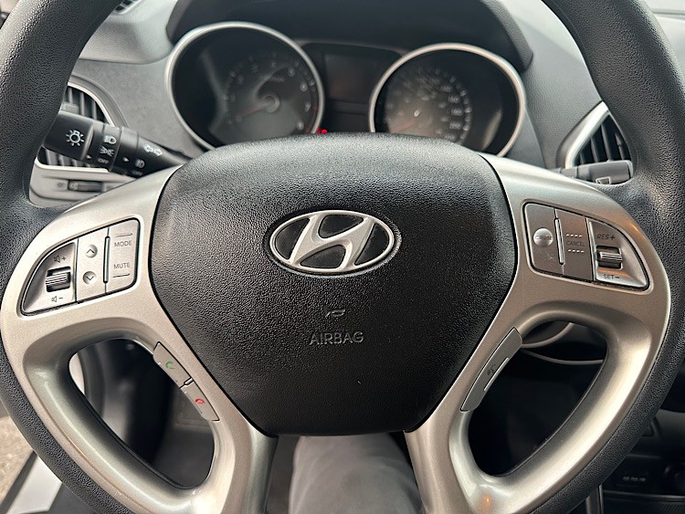 /mominautosales/2013-Hyundai-Tucson-9263486387919238.jpg