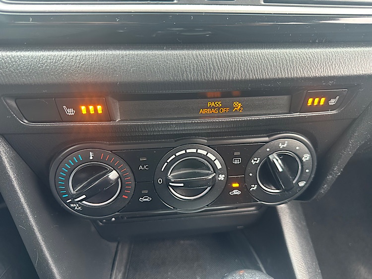 /mominautosales/2014-Mazda-Mazda3-15619673525658007.jpg