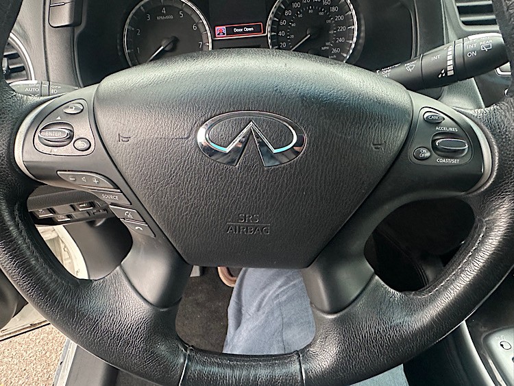 /mominautosales/2015-INFINITI-QX60-02095796191203858.jpg