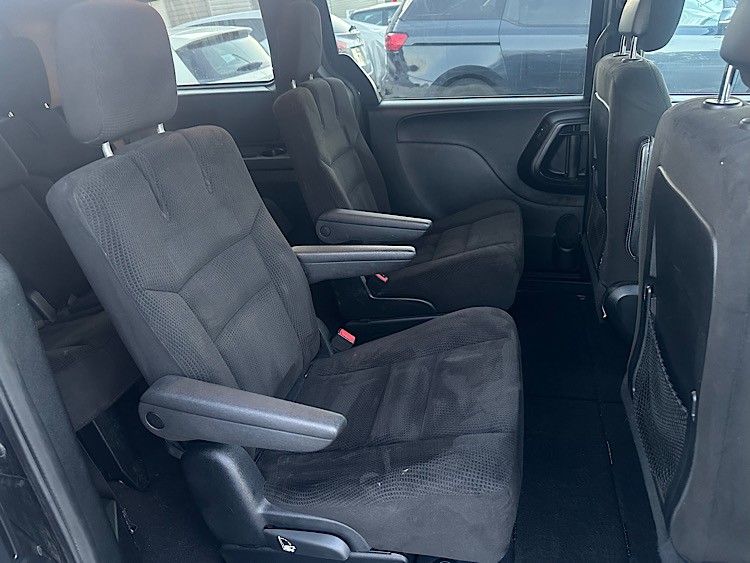/mominautosales/2016-Dodge-GrandCaravan-46323563021935965.jpg