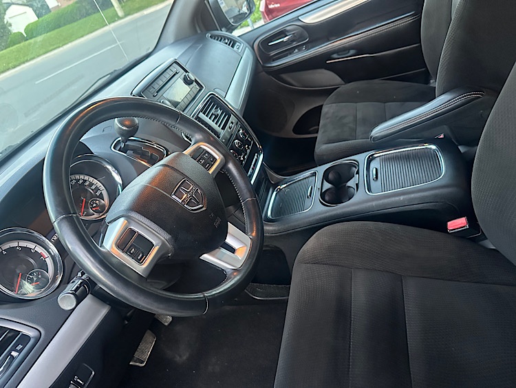 /mominautosales/2016-Dodge-GrandCaravan-46732847892401264.jpg